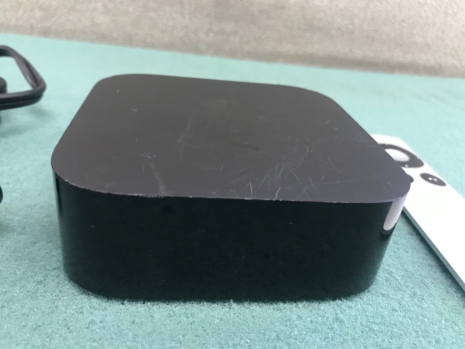 Apple TV A1625 4th Gen 32GB HD Media Streamer w/ Aluminum Apple Remote – AP166