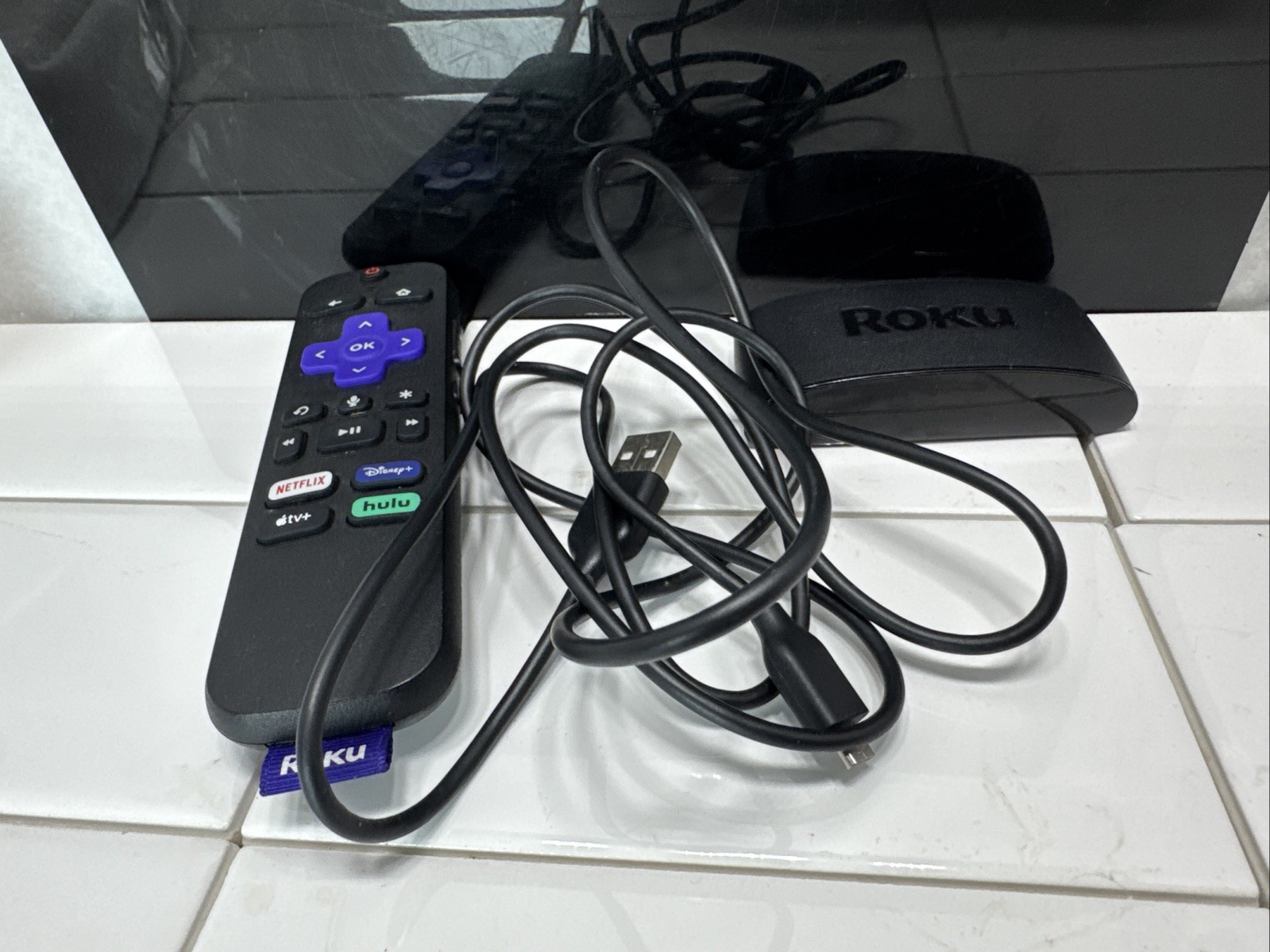 ROKU EXPRESS 4K+ STREAMING STICK WITH VOICE REMOTE (MODEL:3941R2)