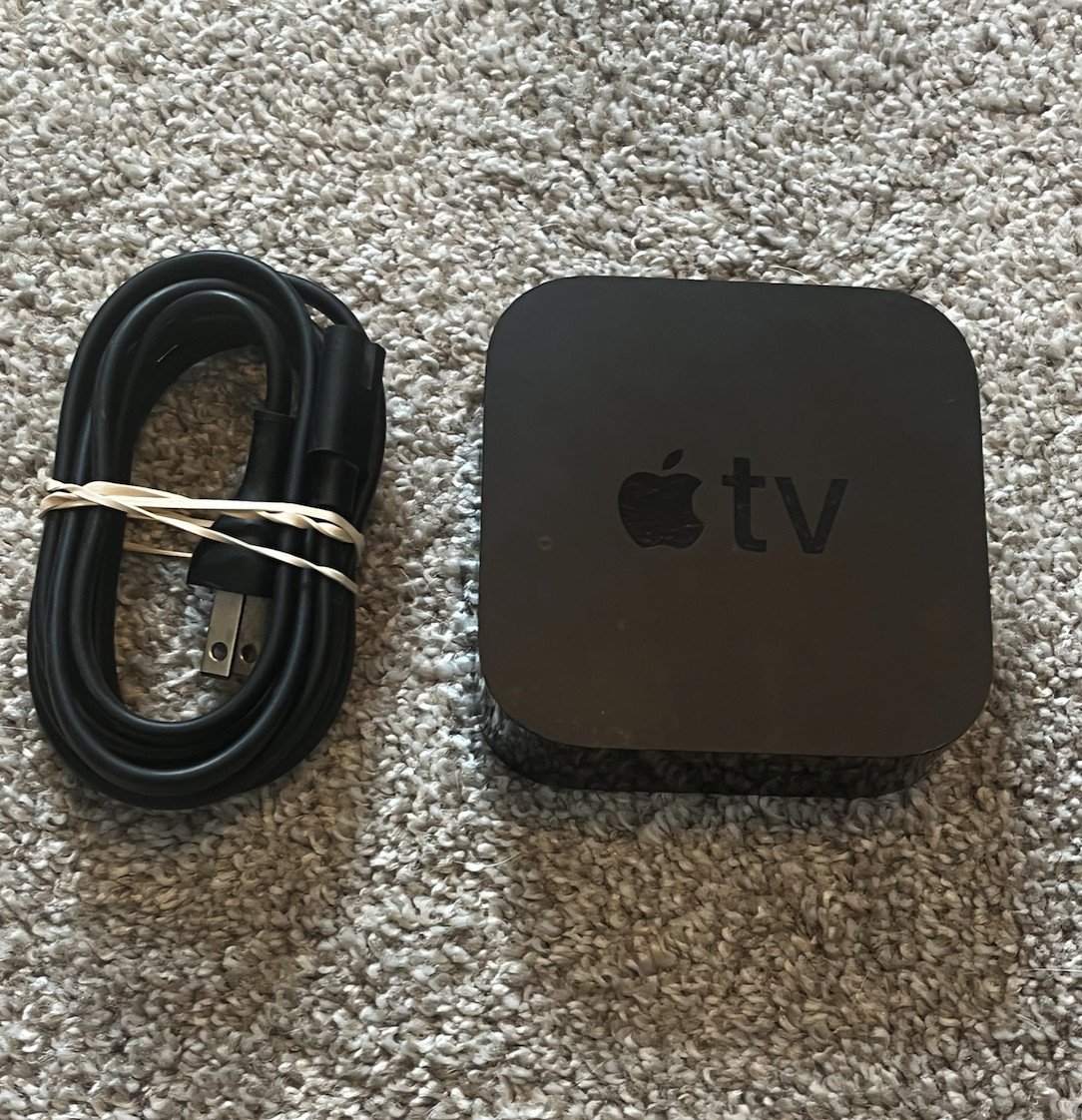 Apple TV (4th Generation) HD Media Streamer — A1625 — Fully Functional!