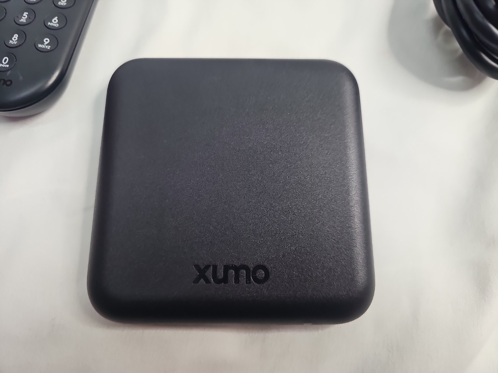 Xumo Stream Box 4K – XiOne-SC(B) + HDMI Remote Power Cable And Box
