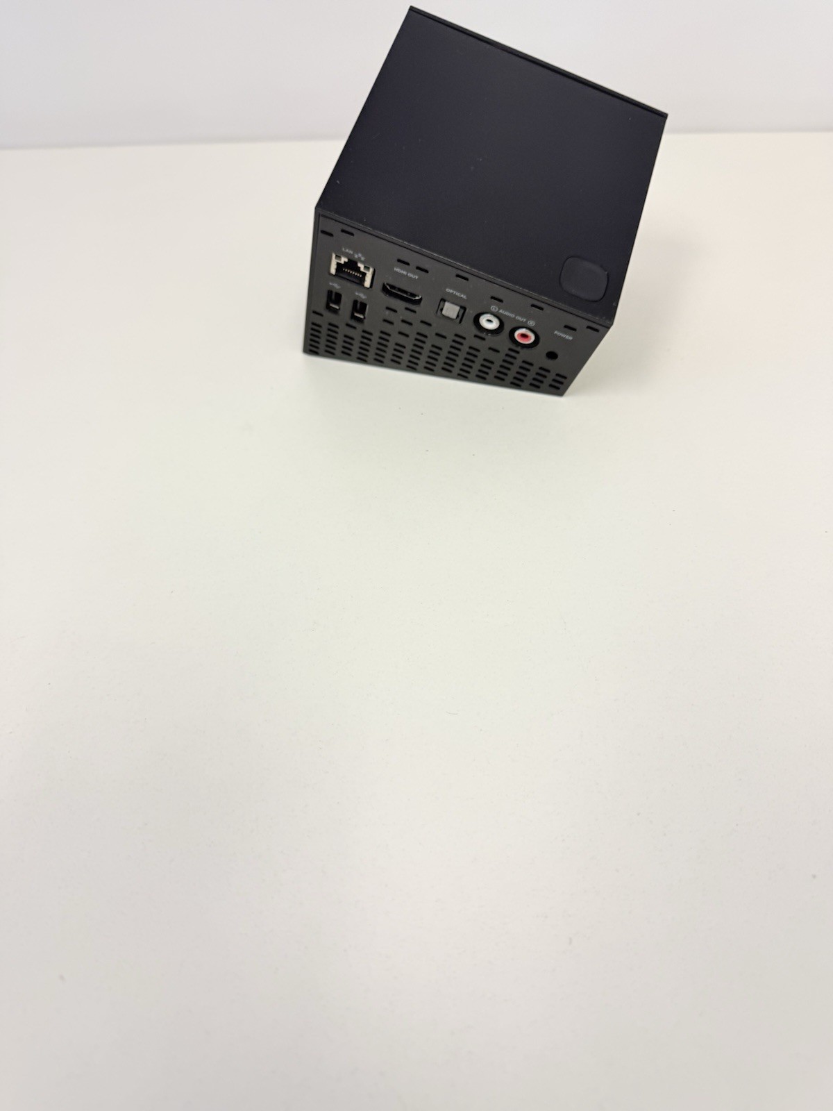D-Link DSM-380 Boxee Box 1080p Full HD Media Player Black USB HDMI Ethernet Port