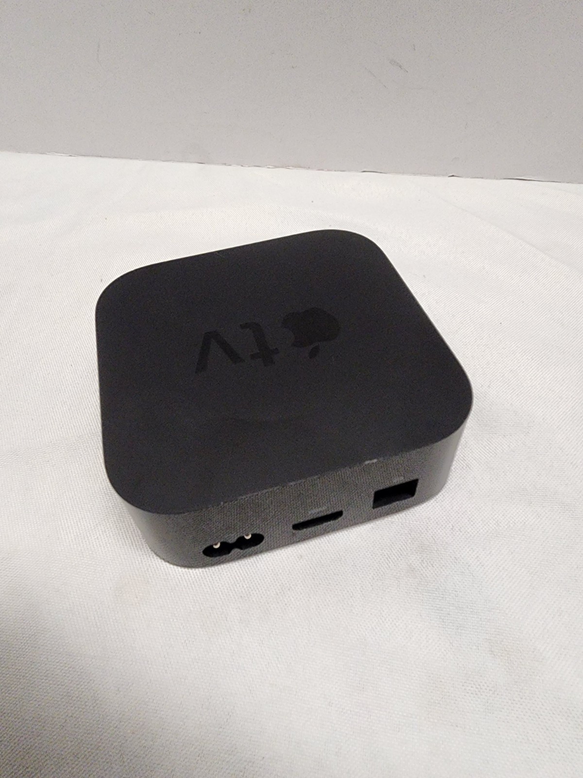 Apple TV 32GB 4K HDR Media Streamer A1842 – PARTS/REPAIR