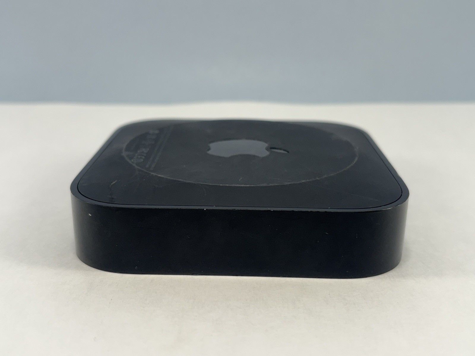 Apple TV (3th Gen) A1469 8GB 1080p HD Media Streamer NO REMOTE / CABLES – Tested