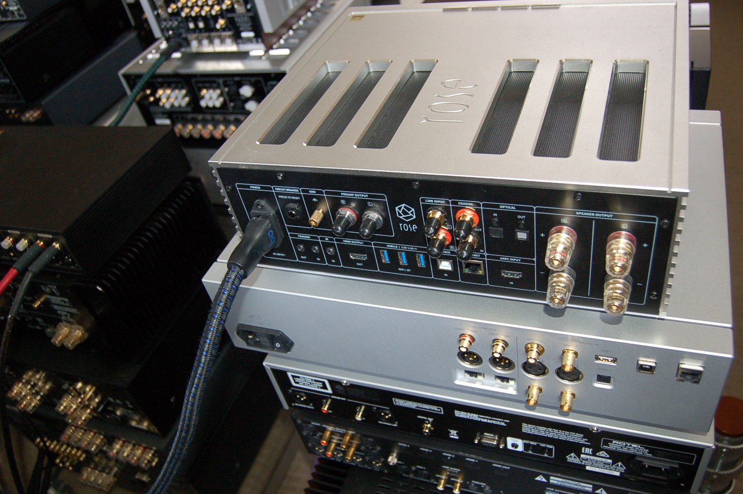 HiFi Rose RS520 integrated amplifier-Silver