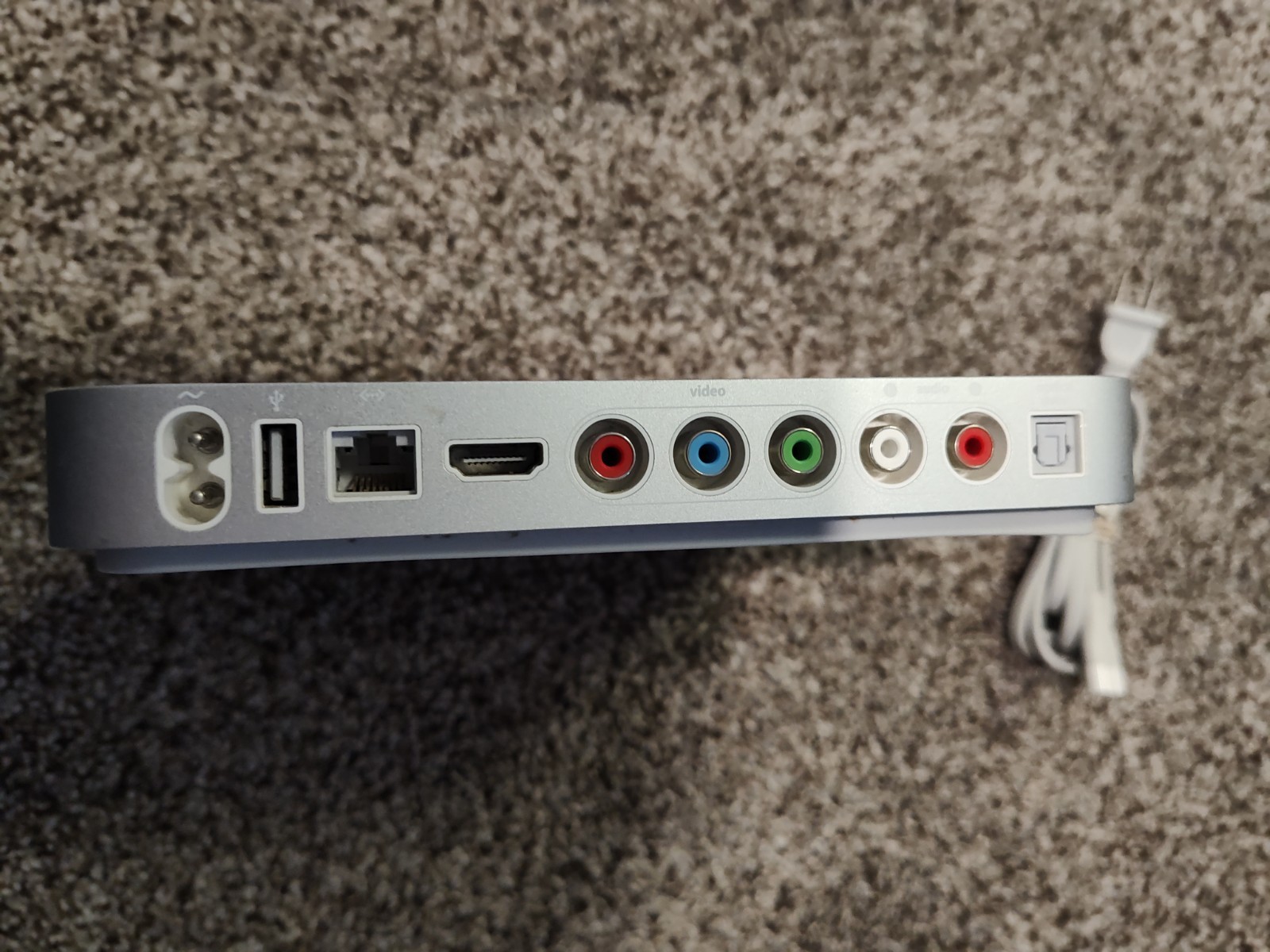 Apple TV 1st Gen A1218 w/ Remote – Powers On To Question Mark – For Parts