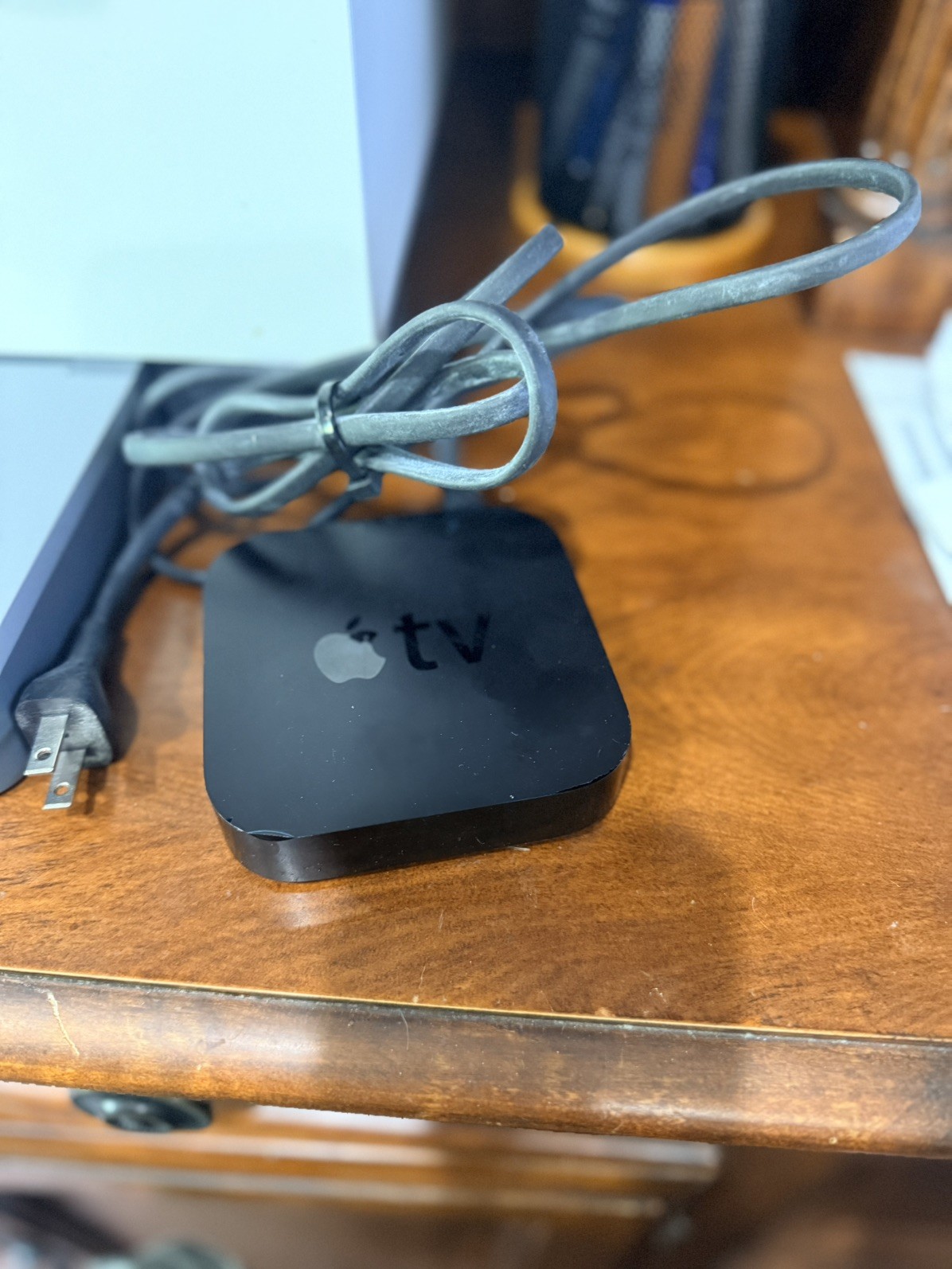 Apple TV (4th Generation) 32GB HD A1625 Media Streamer Black WITH REMOTE
