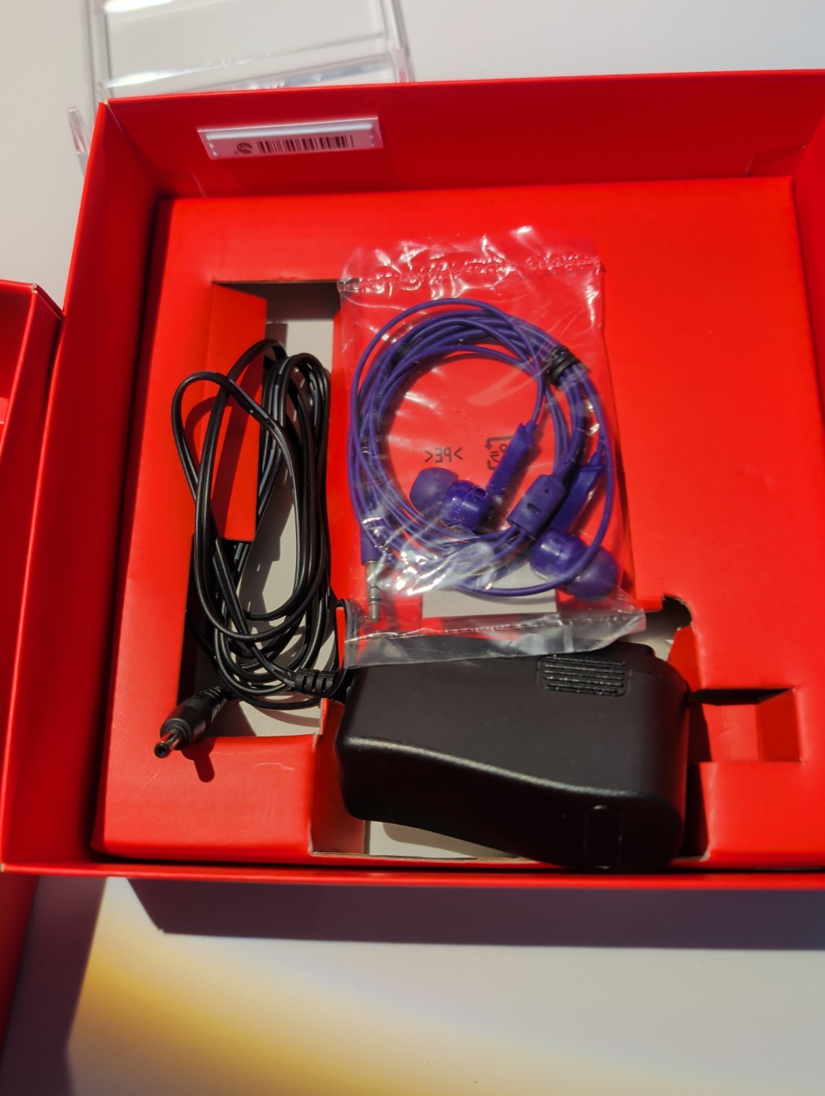 Roku3 Streaming Media Player Wi-Fi 1080p 4200R. Motion remote UPC 829610880365