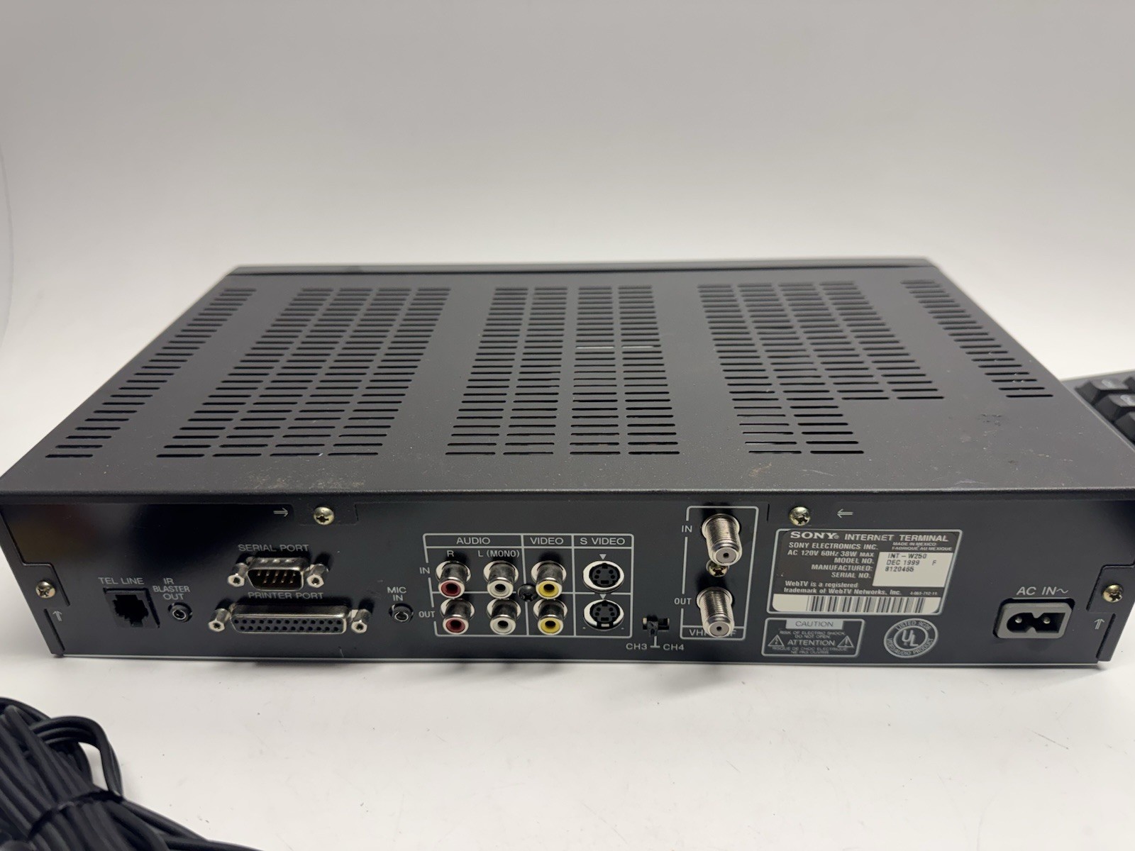 Vintage 1998 Sony WEBTV PLUS INT-W200 Internet Terminal, Keyboard, Cable
