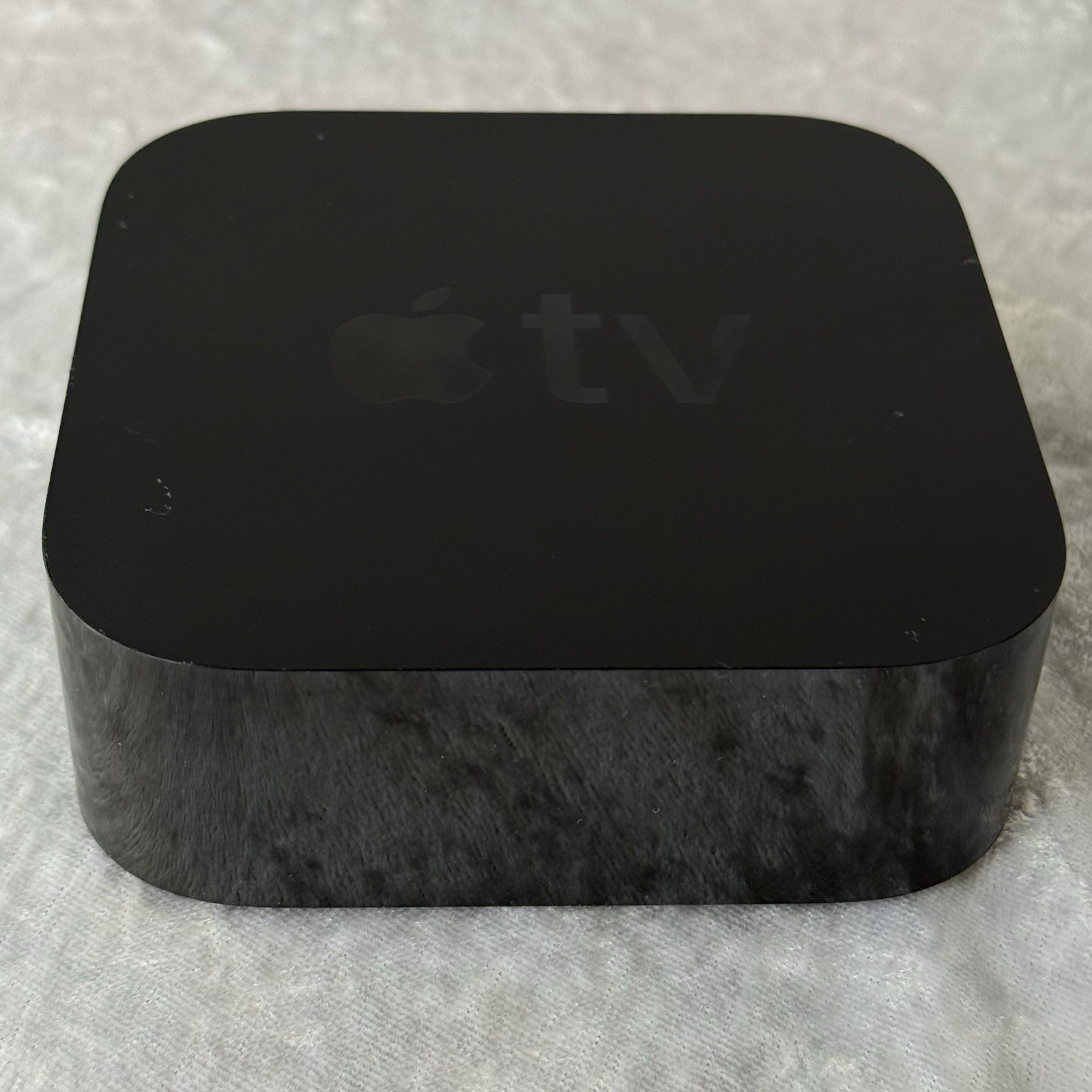 Apple TV A1625 4th Gen 32GB HD Media Streamer Remote AC & HDMI Cables Updated
