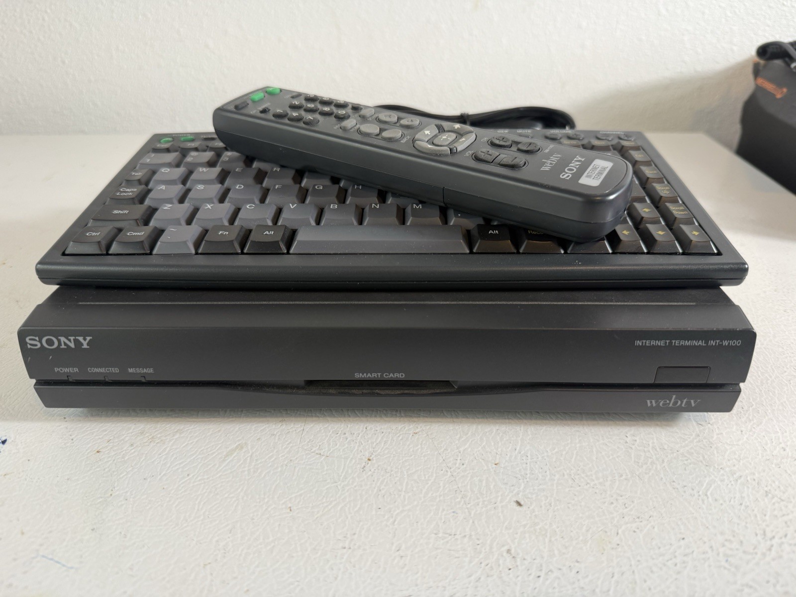 Sony WebTV Plus INT-W100 Internet Terminal with Wireless Keyboard & Remote EUC