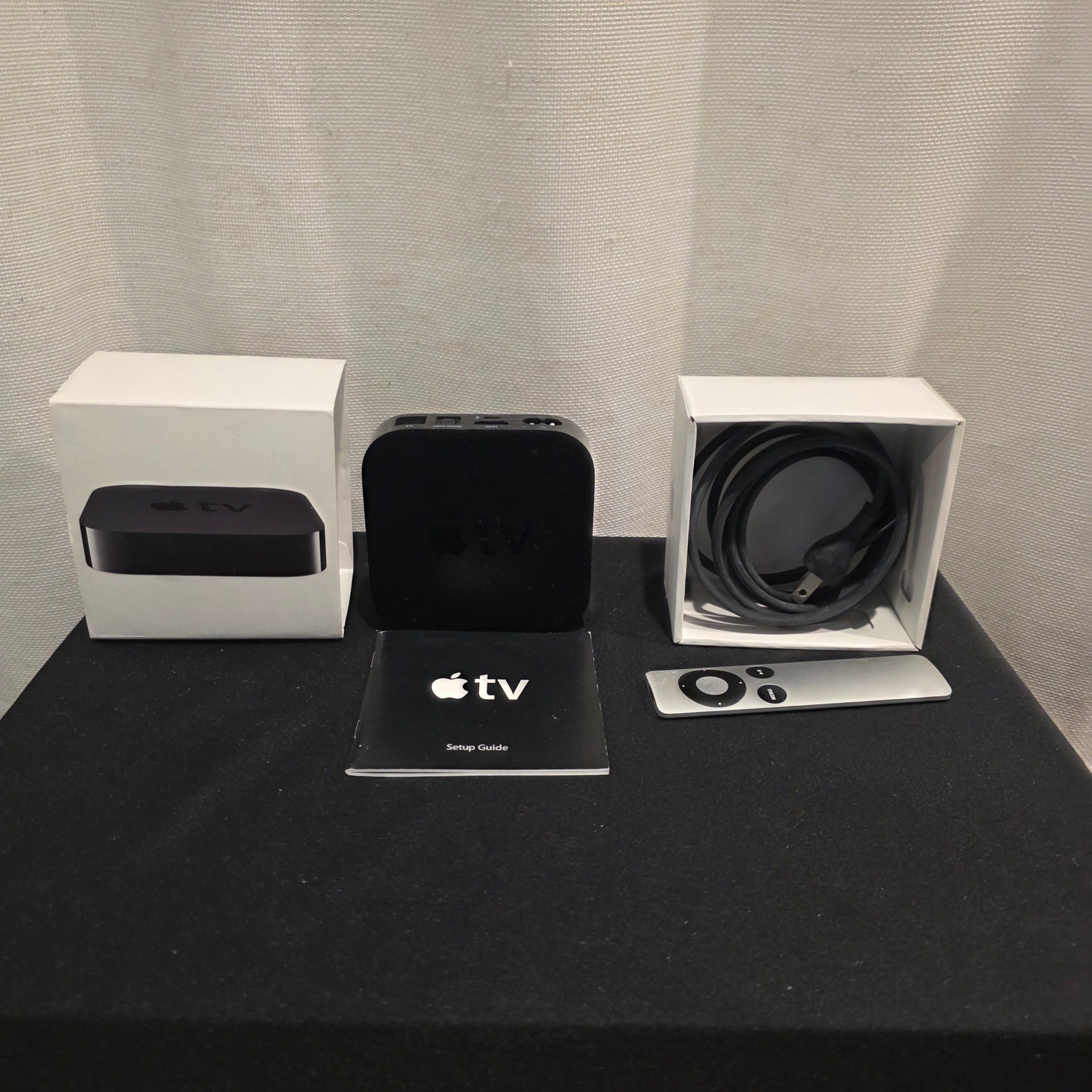 Apple TV Media Streamer with Box 2nd Generation A1378 MC572LL/A Black 720p HD