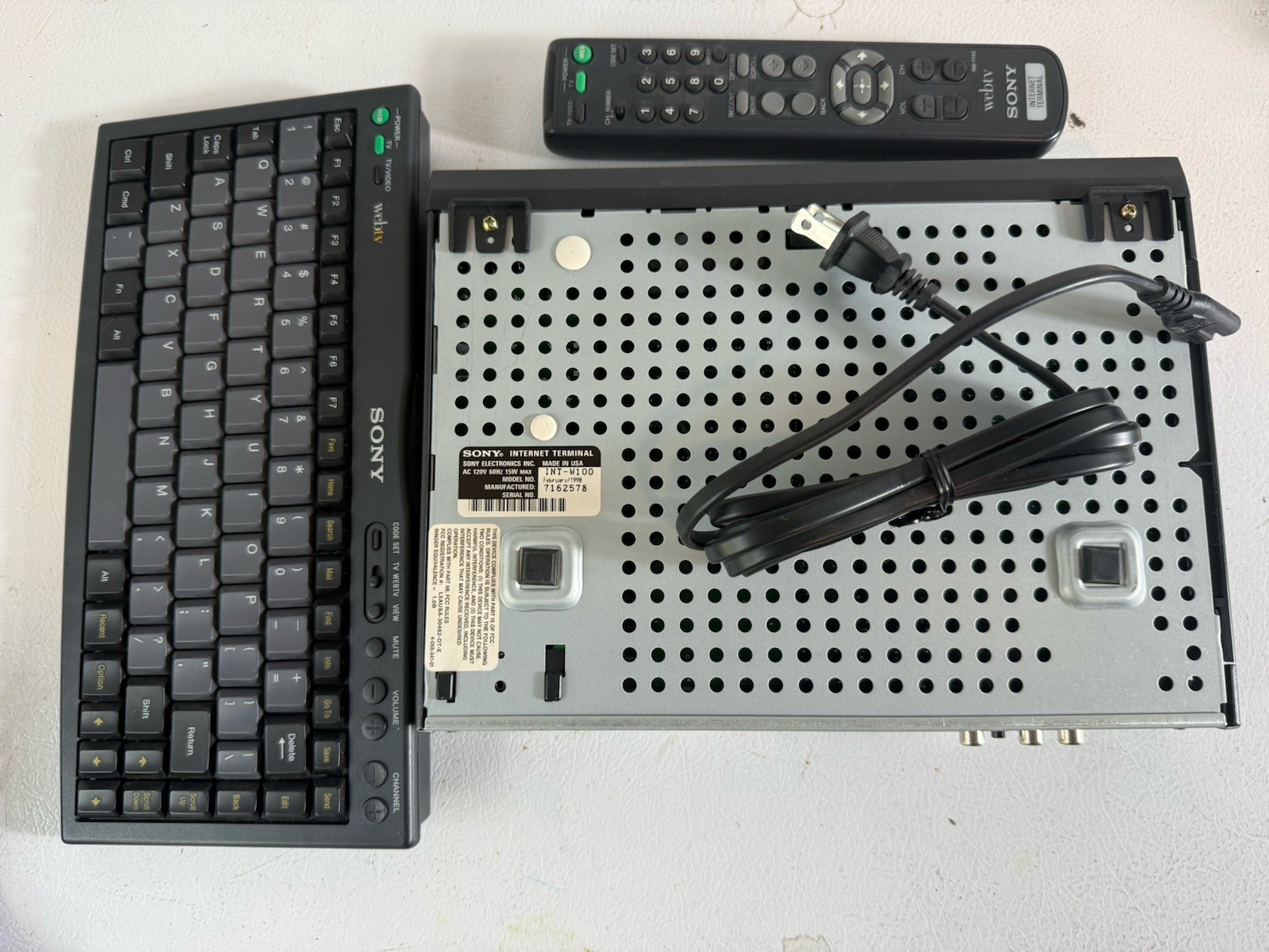 Sony WebTV Plus INT-W100 Internet Terminal with Wireless Keyboard & Remote EUC