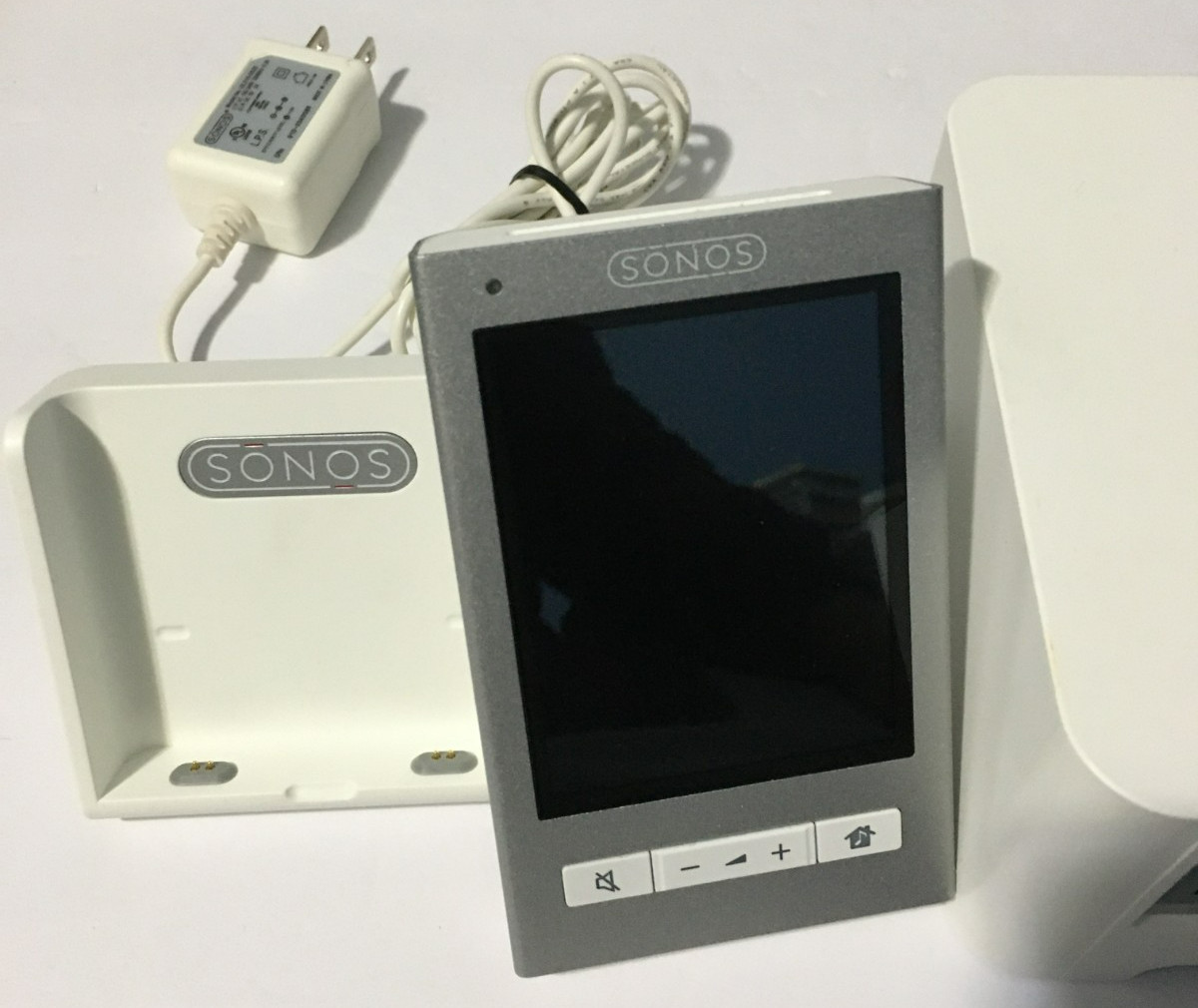 Sonos ZP80 Receiver, BR100 Bridge, and CR200 charging Dock and Remote