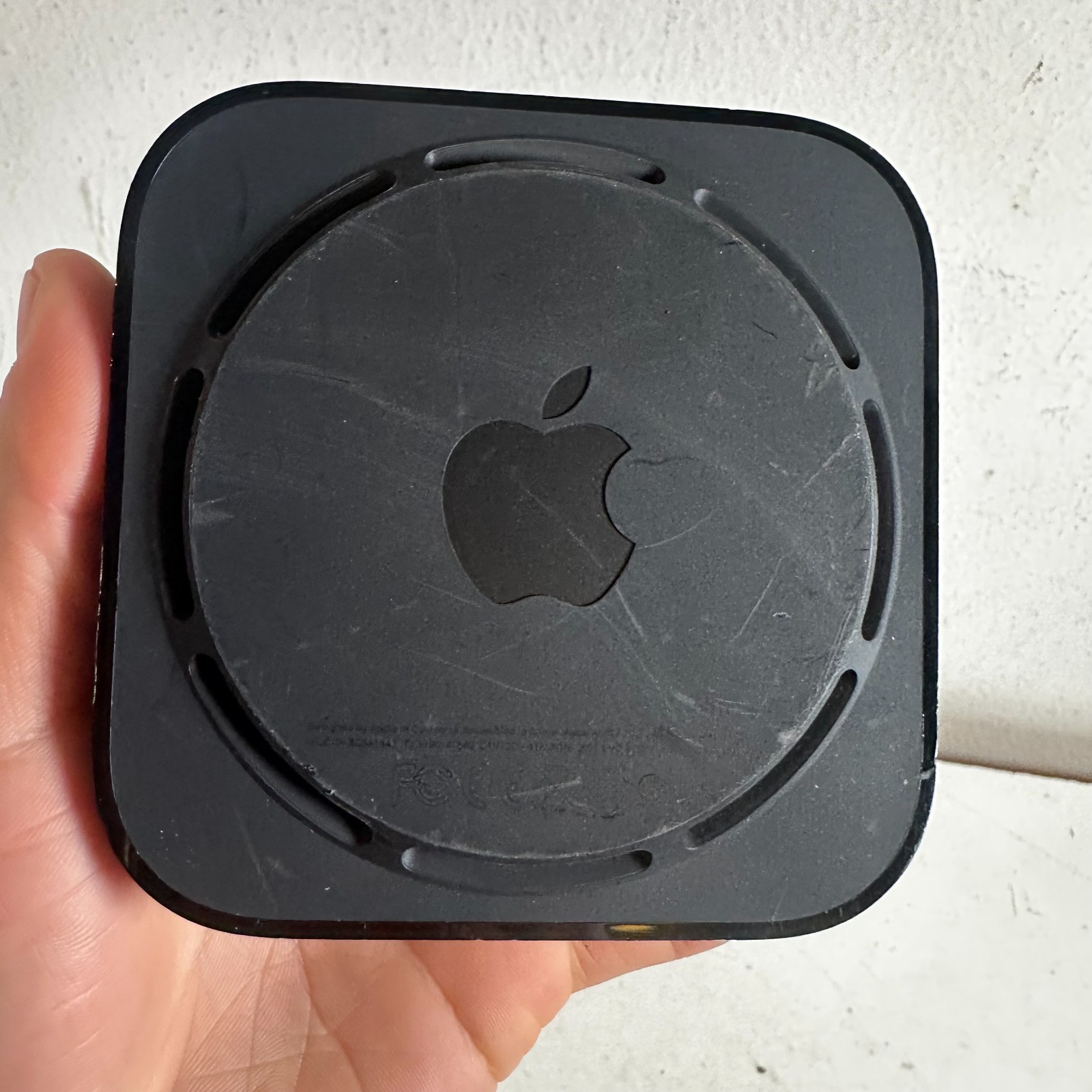 Apple TV A1842 1st Generation Black 32GB HDMI Wi-Fi 4K HDR Media Streamer