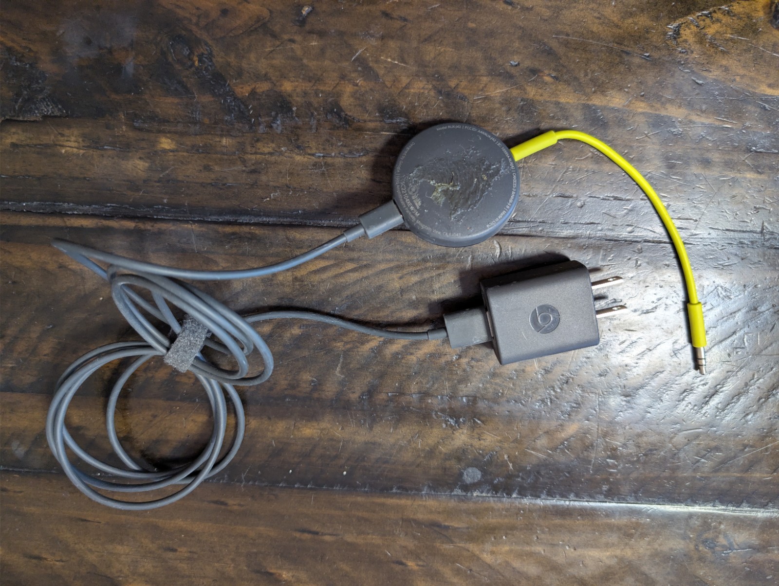 Google Chromecast Audio RUX-J42 Black With Yellow Audio Cable