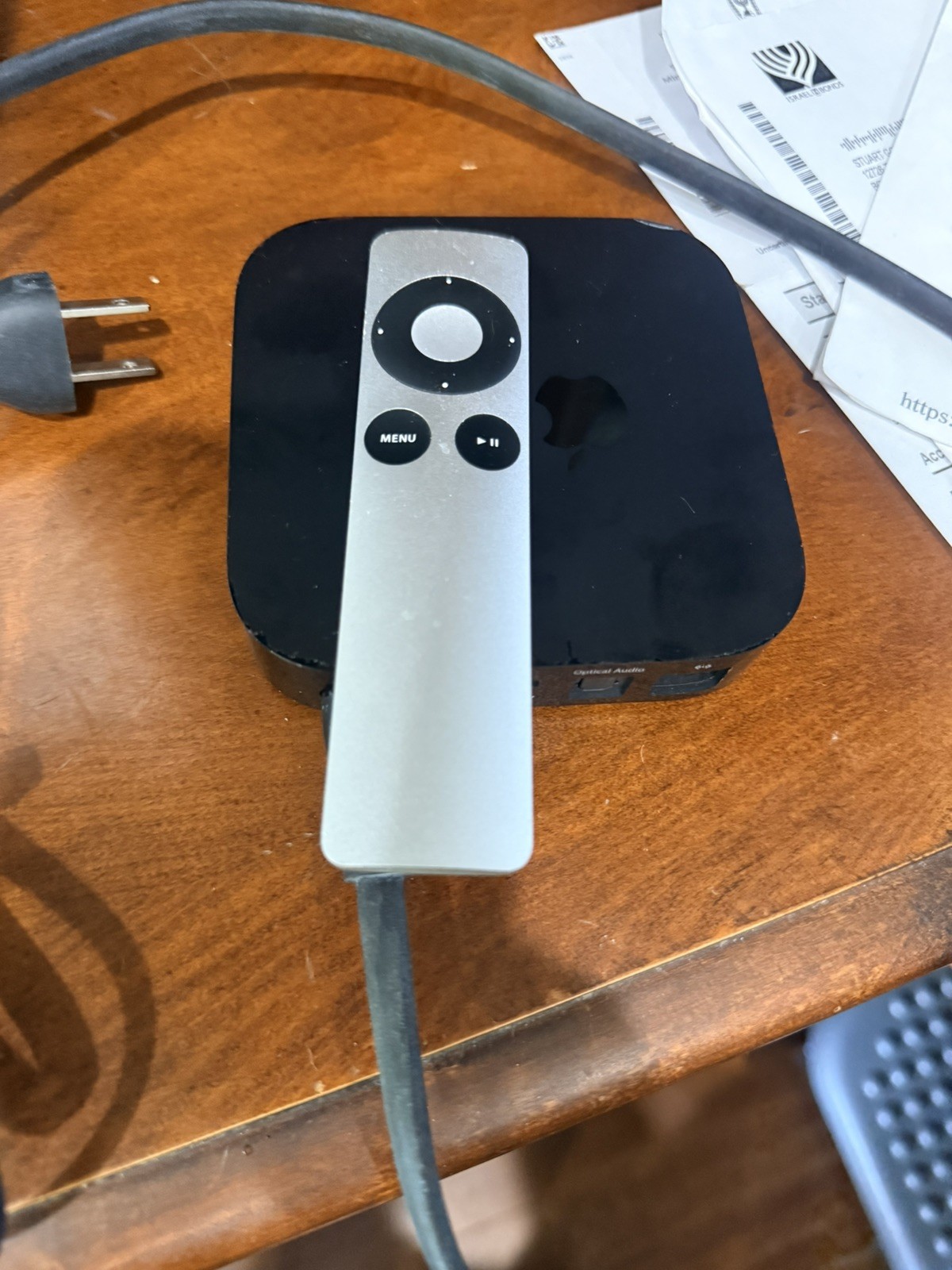 Apple TV (4th Generation) 32GB HD A1625 Media Streamer Black WITH REMOTE
