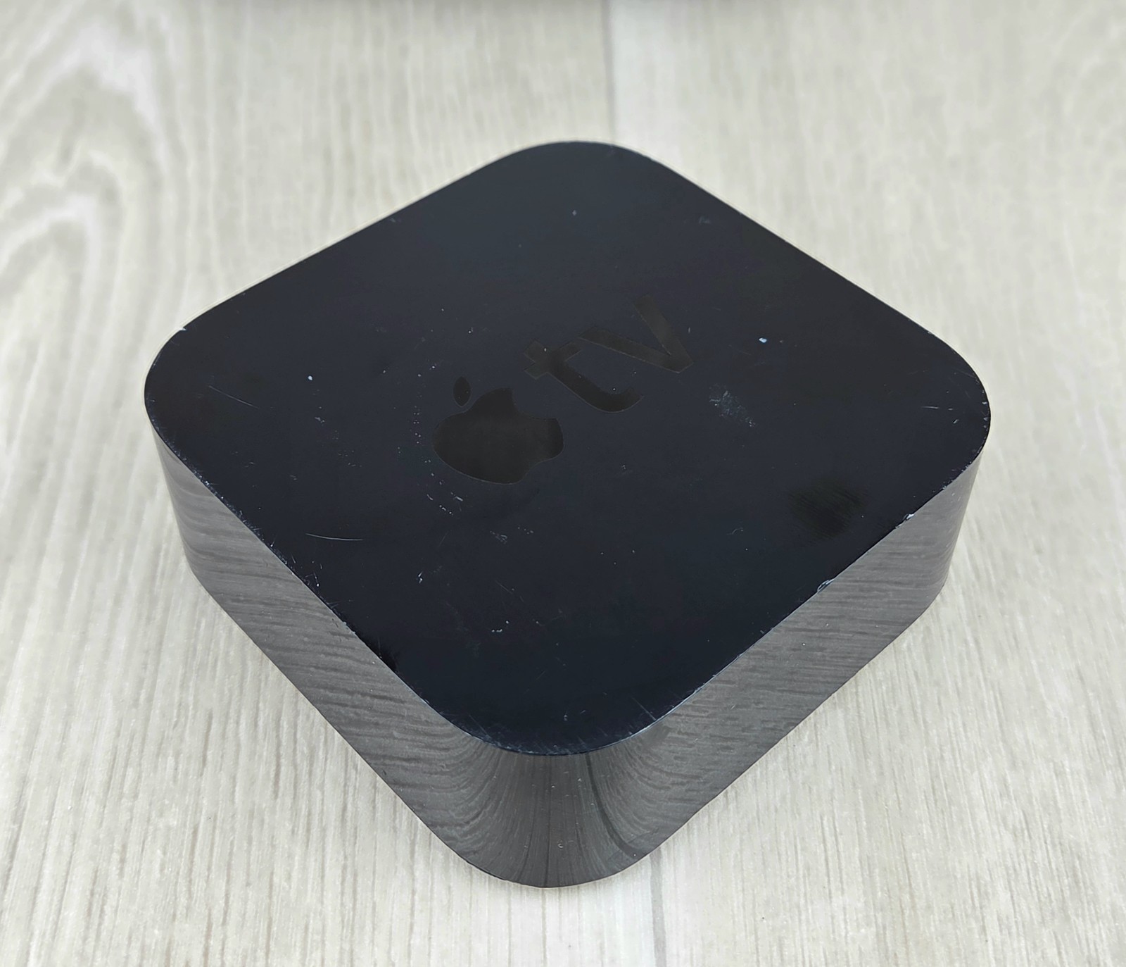 Apple TV Box 32GB Bluetooth Wi-Fi A1625 NO REMOTE
