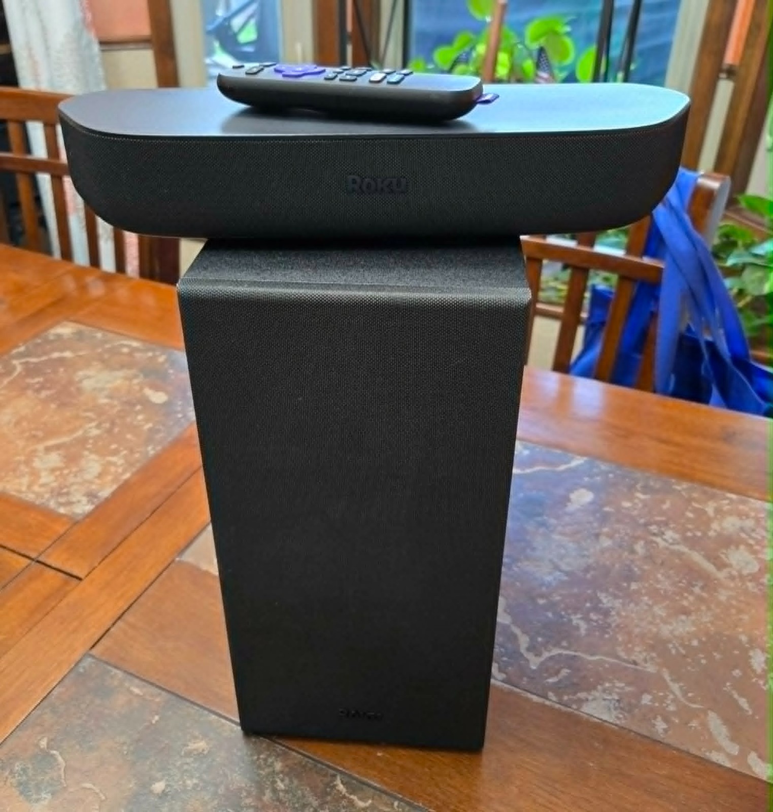 4K/HDR Streaming Device & Premium Roku Soundbar All In One, with Wireless Bass