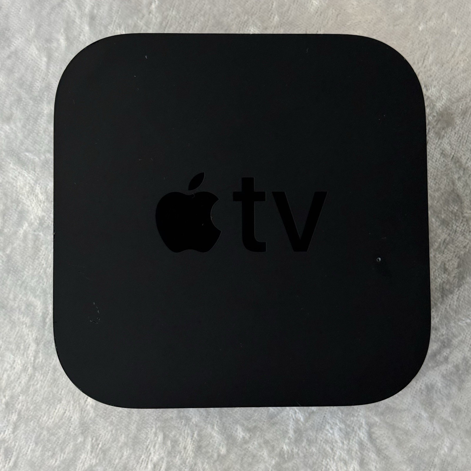 Apple TV A1625 4th Gen 32GB HD Media Streamer Remote AC & HDMI Cables Updated