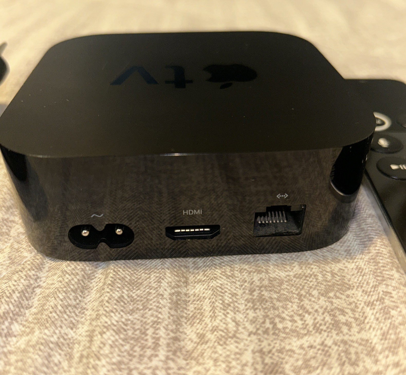 Apple TV 4K (1st Generation) A1842 32GB Black Power Cable Original Remote