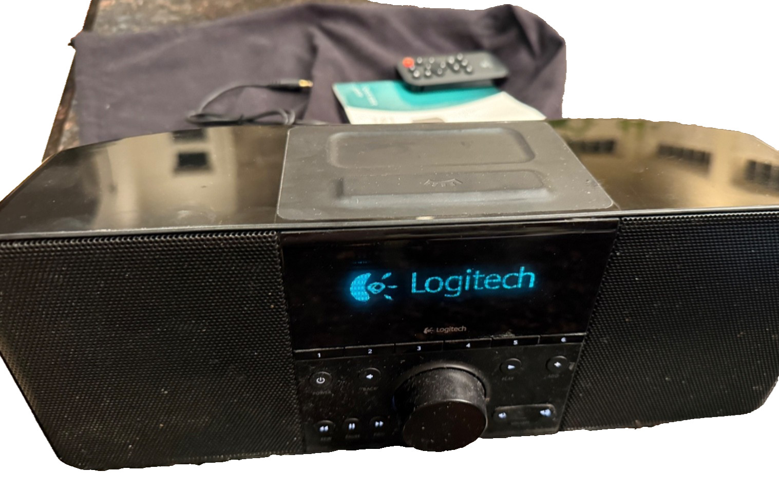 Logitech Squeezebox Boom Wi-Fi Music Player – Great shape w/ remote