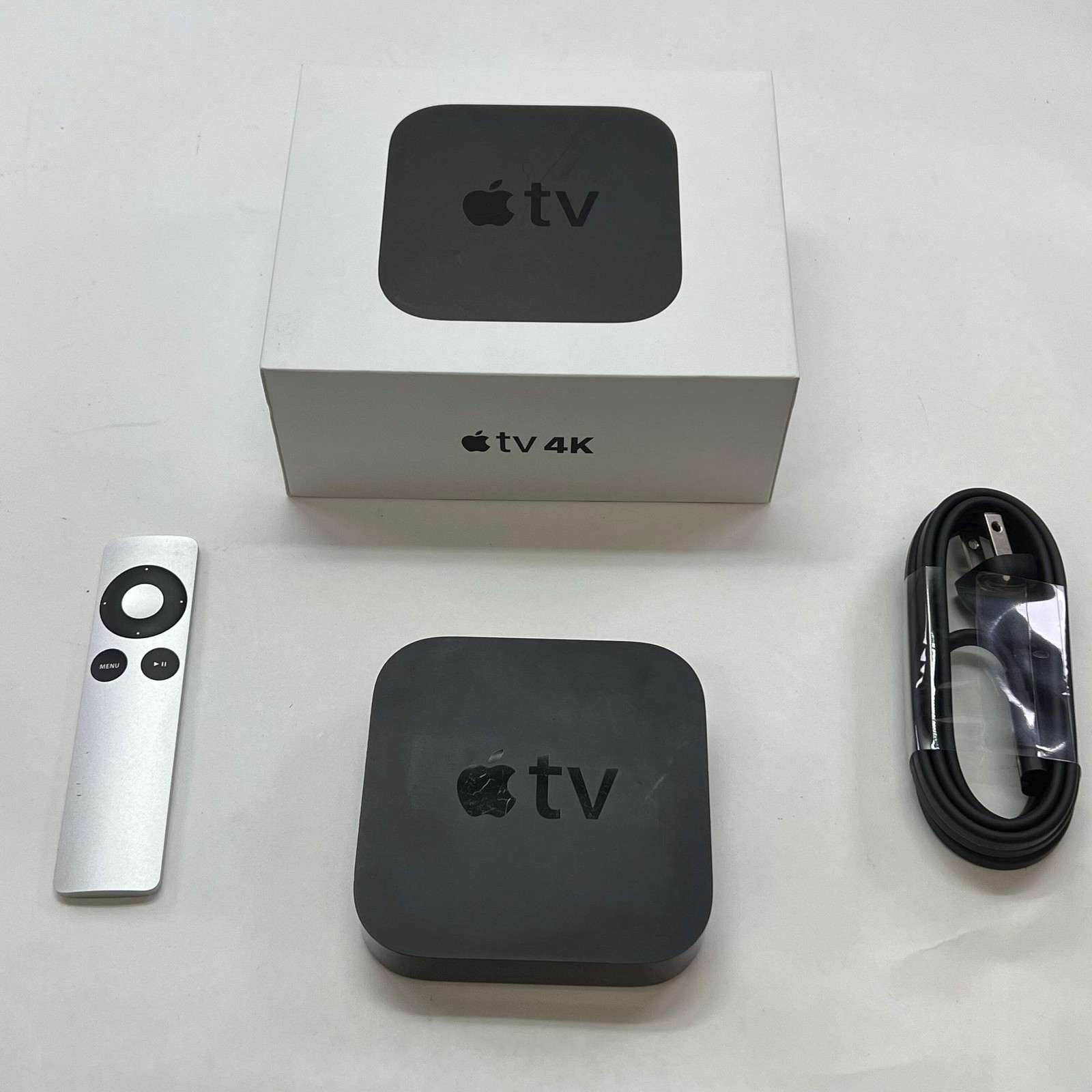 Apple TV 4K 1st Gen 64GB Digital HD Media Streamer MP7P2LL/A WiFi + Ethernet