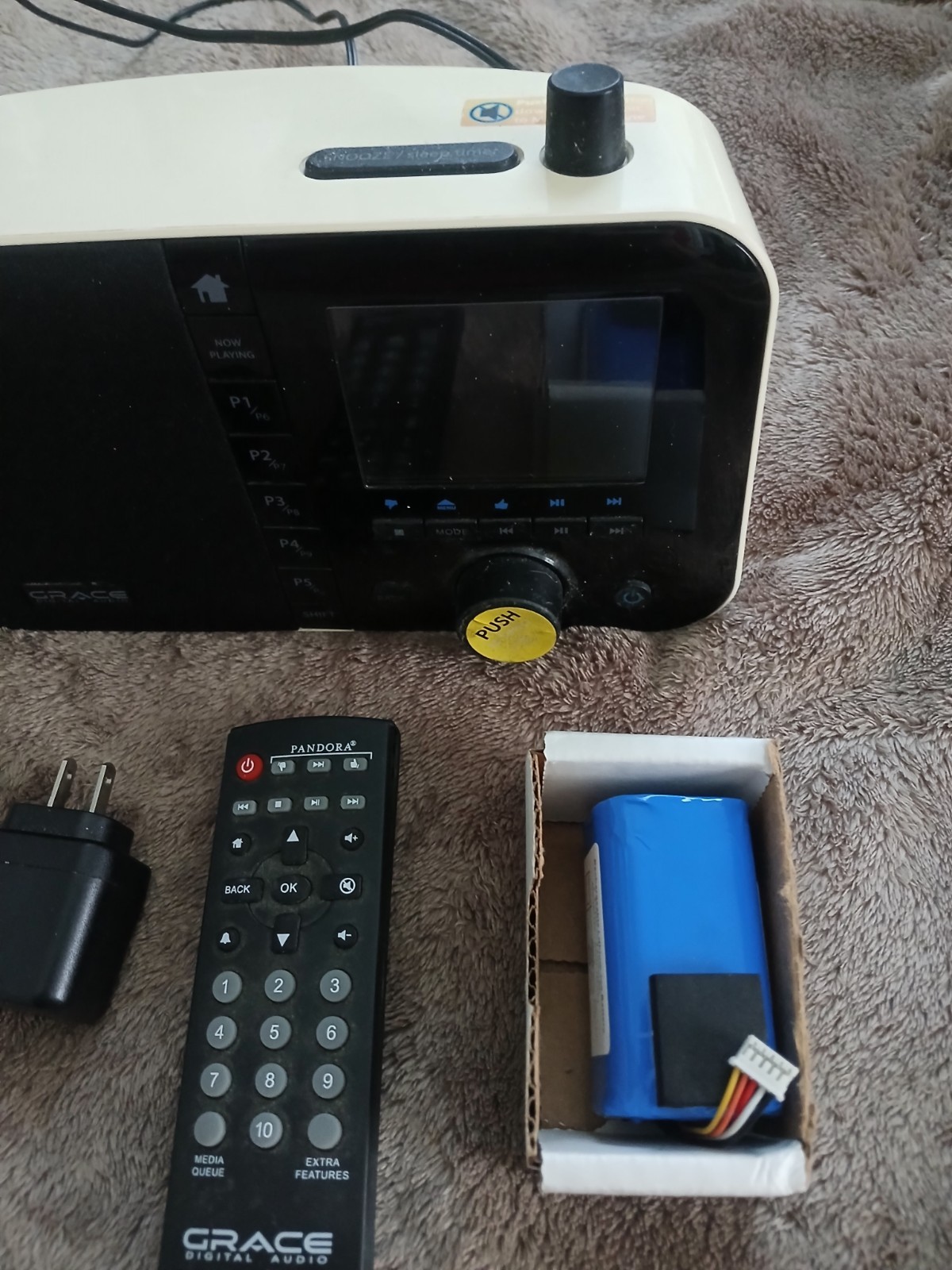Grace Digital GDI-IRC6000 W WiFi Music/Internet Radio Working With Accessories