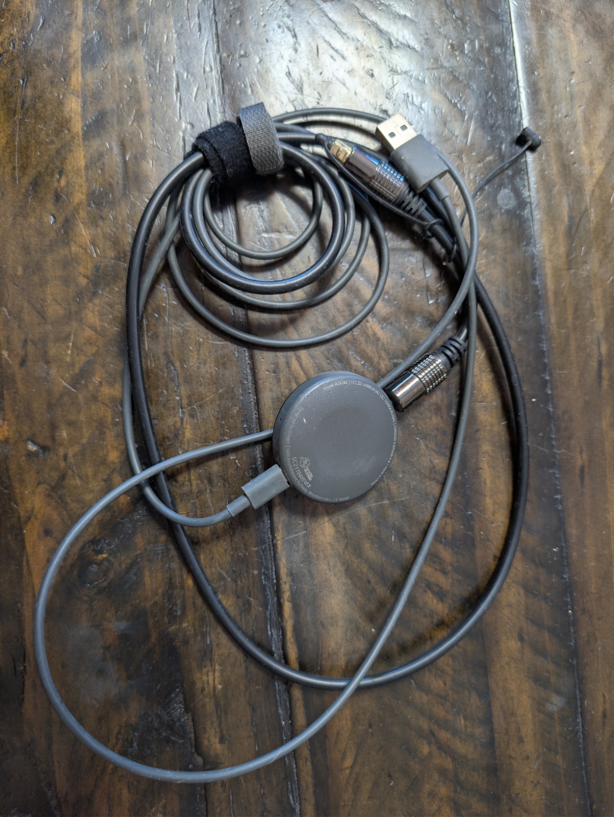 Google Chromecast Audio RUX-J42 Black With Audio Cables Shown