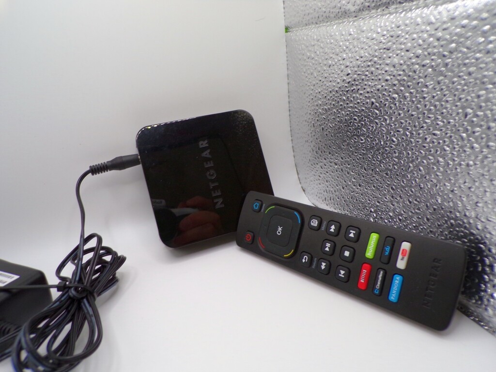 NETGEAR Neo NTV300 WiFi TV Streaming Video Media Player w/Remote & AC Adapter