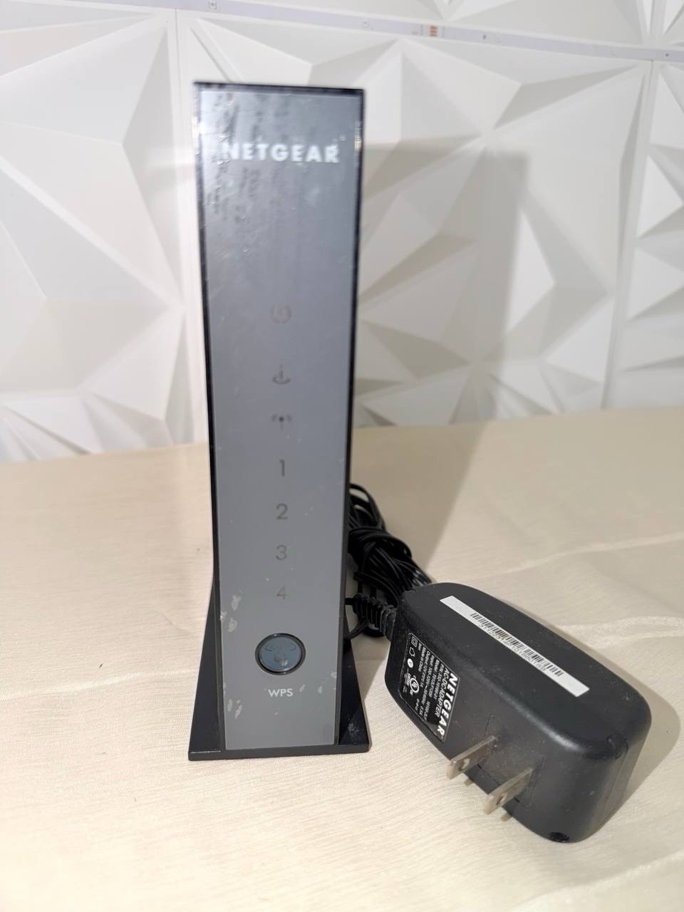 NETGEAR WNR2000 v3 N300 Wireless Router 4-Port 300Mbps Wi-Fi w/ Power Adapter