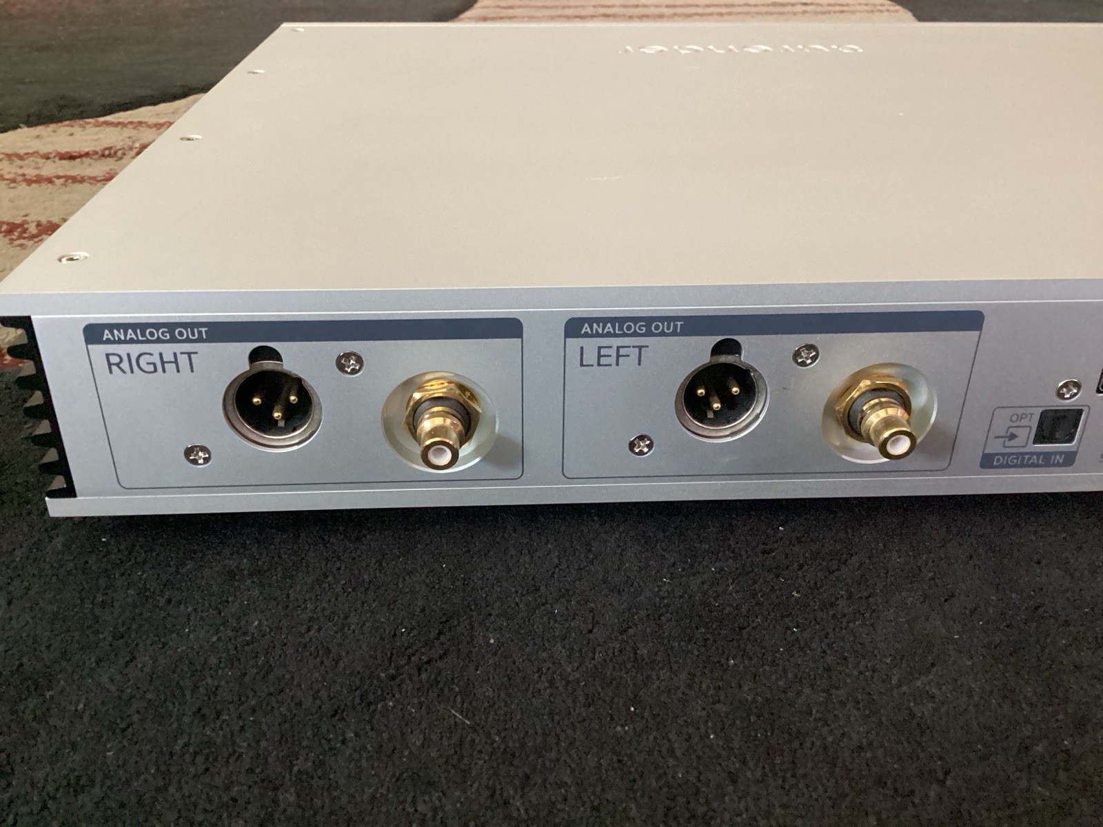 Aurender A10 Streamer with built-in DAC , Remote Control. $5500 retail