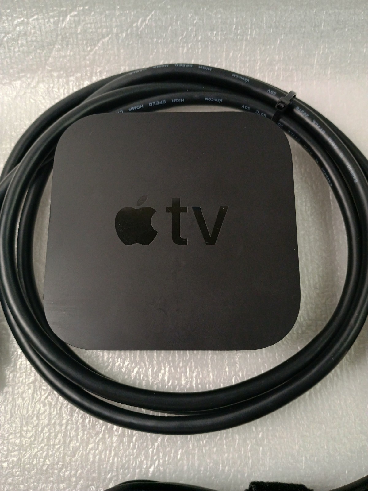 Apple TV HD 4th Gen 32GB Model A1625 Power Cord HDMI Cable & Remote, Reset