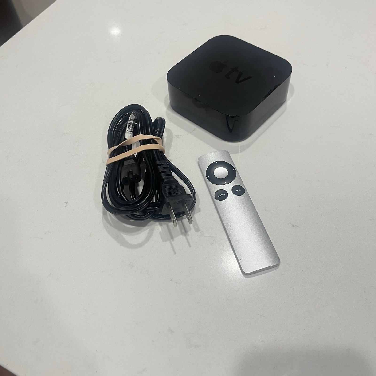 Apple TV (4th Generation) 32GB HD Media Streamer A1625 – Black (MR912LL/A)