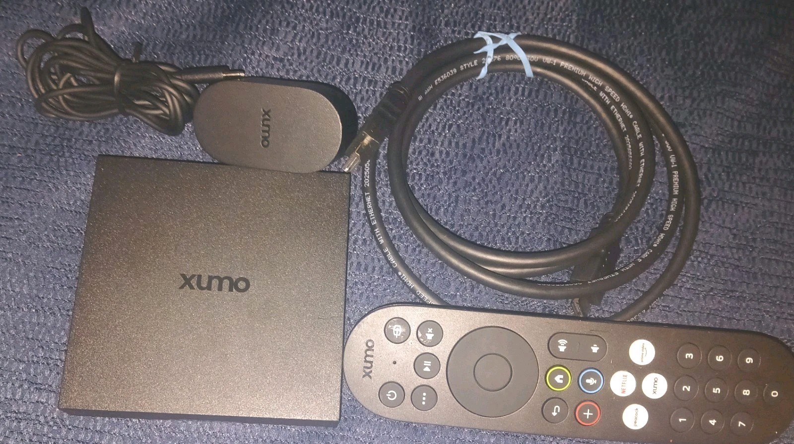 Xumo ES1 (B) Black Streaming Box Voice Control, Ethernet, HDMI, Dolby Vision