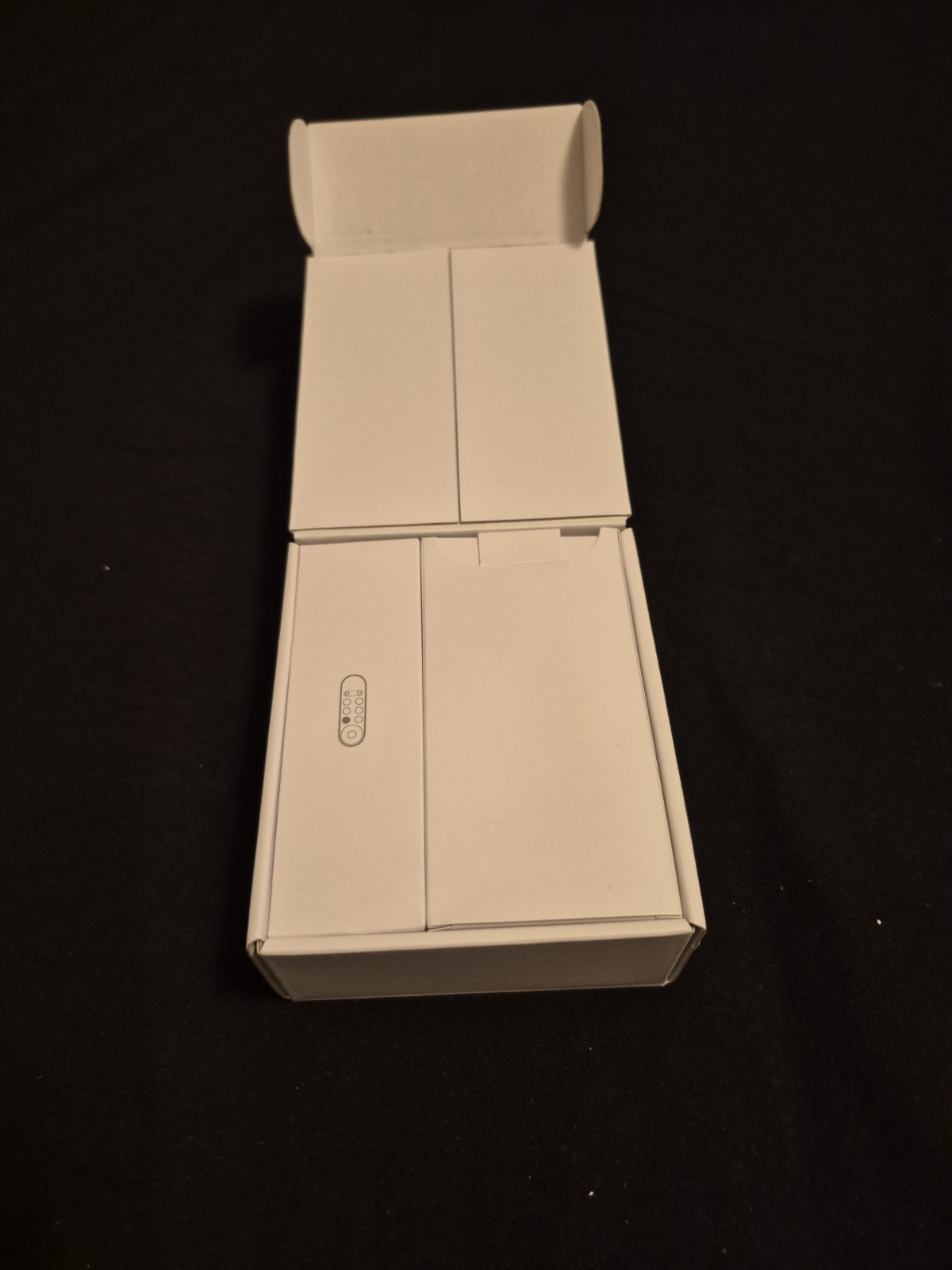 Google Chromecast with Google TV HD 1080p Voice Remote White great condition