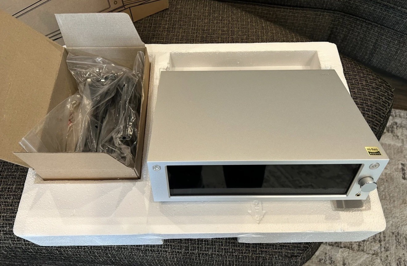 Hifi Rose RS250 Music Network Streamer in original box with remote