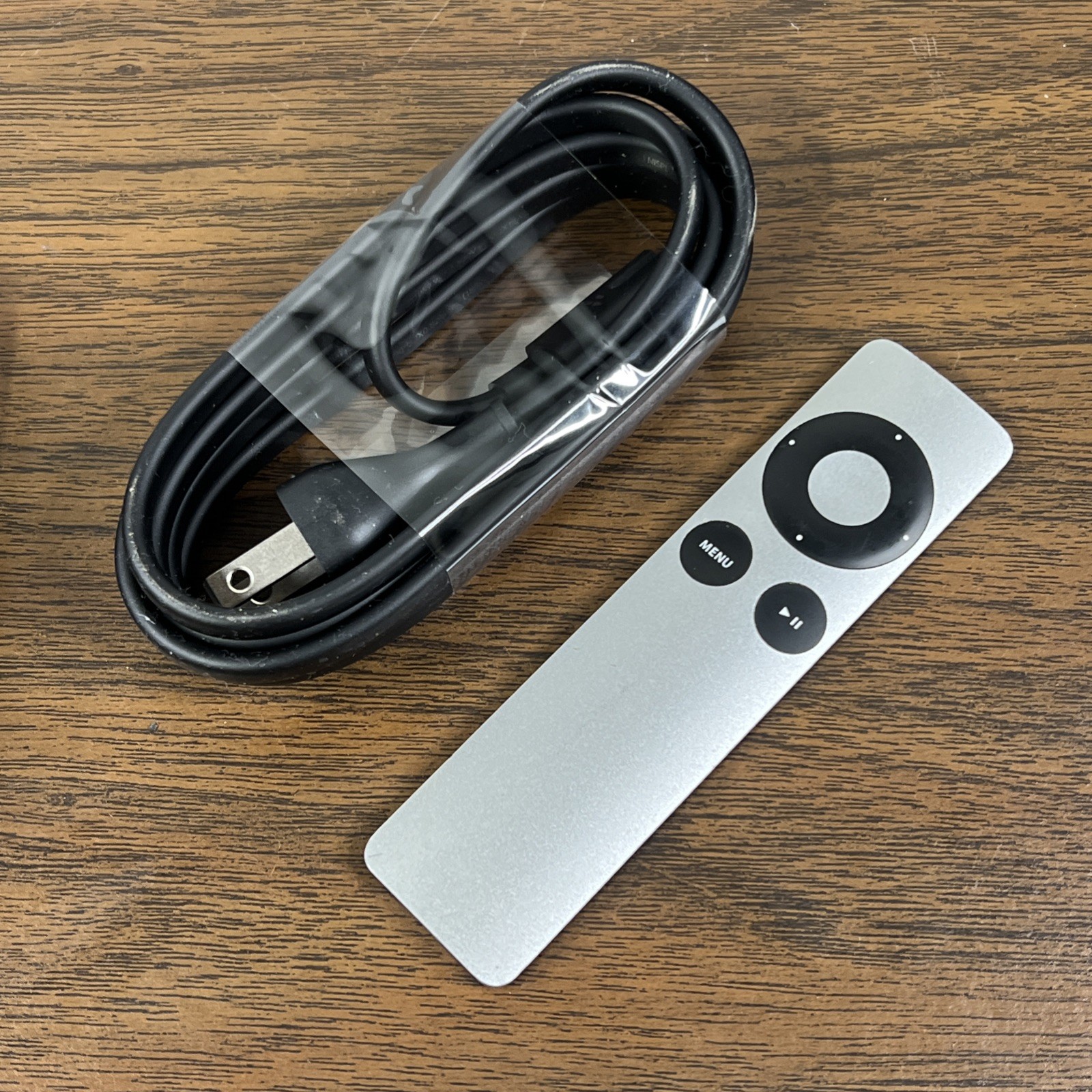 Apple Tv 4th generation 4K 32GB With Old Style Remote A1842 ⚠️ NOT RESET READ