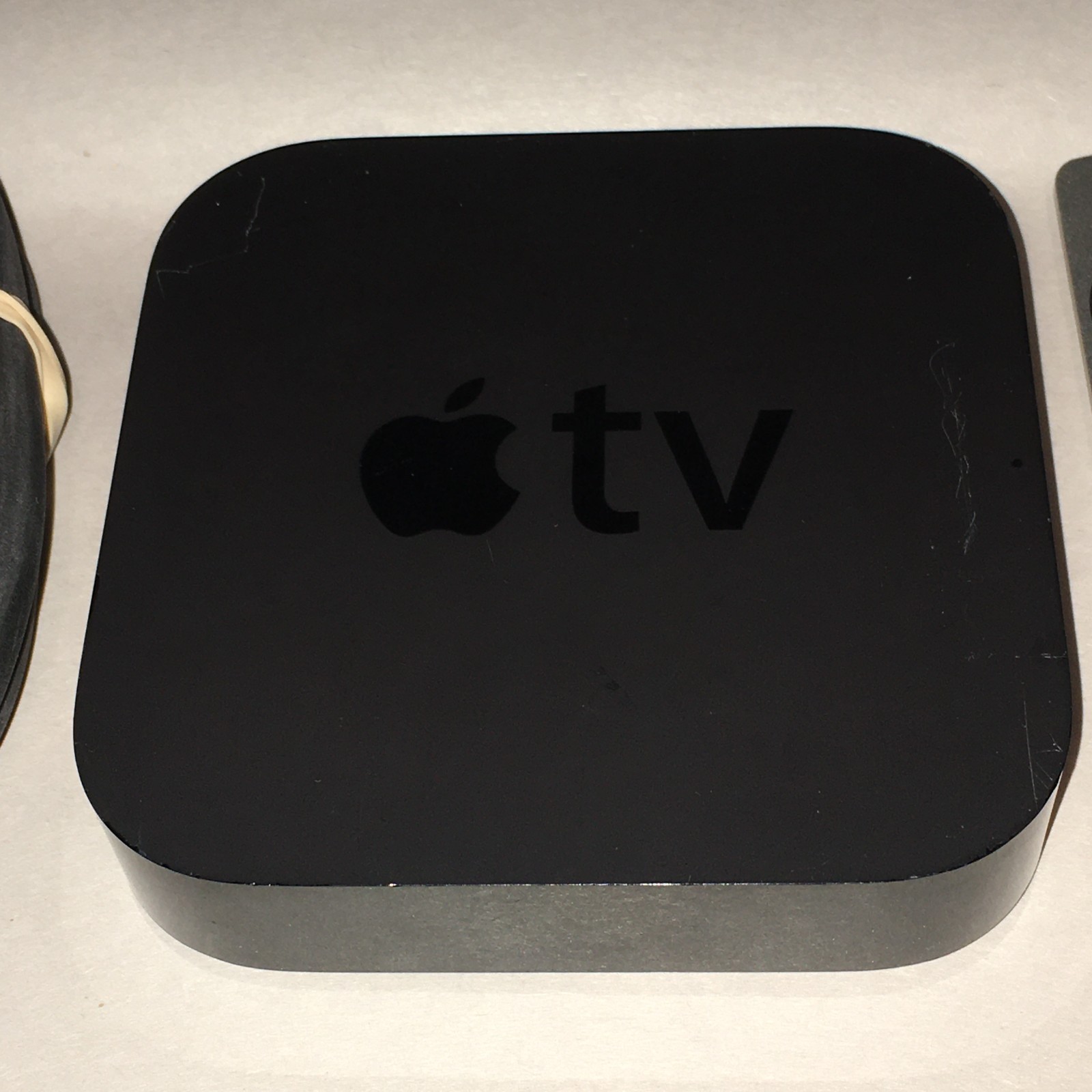 Apple TV (3rd Generation, Model A1469) 1080p Full HD 8GB Digital HD Media Stream