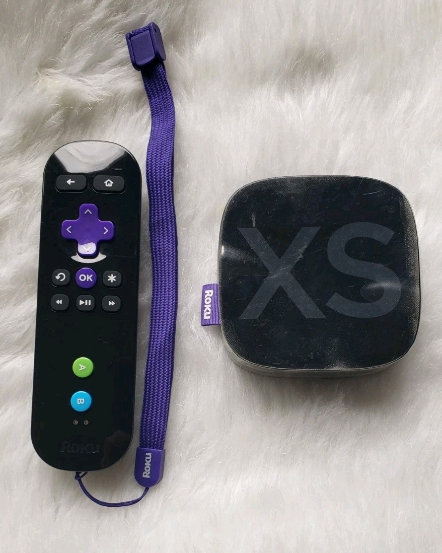 Roku 2 XS Streaming Player with Remote – Angry Bird Game Included