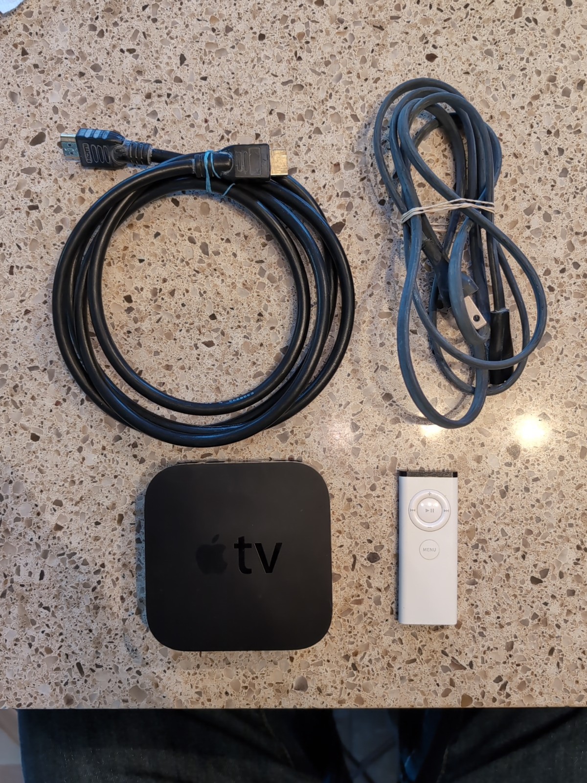 Apple TV A1378 2nd Generation Streaming Media Player – Black Remote HDMI Cable