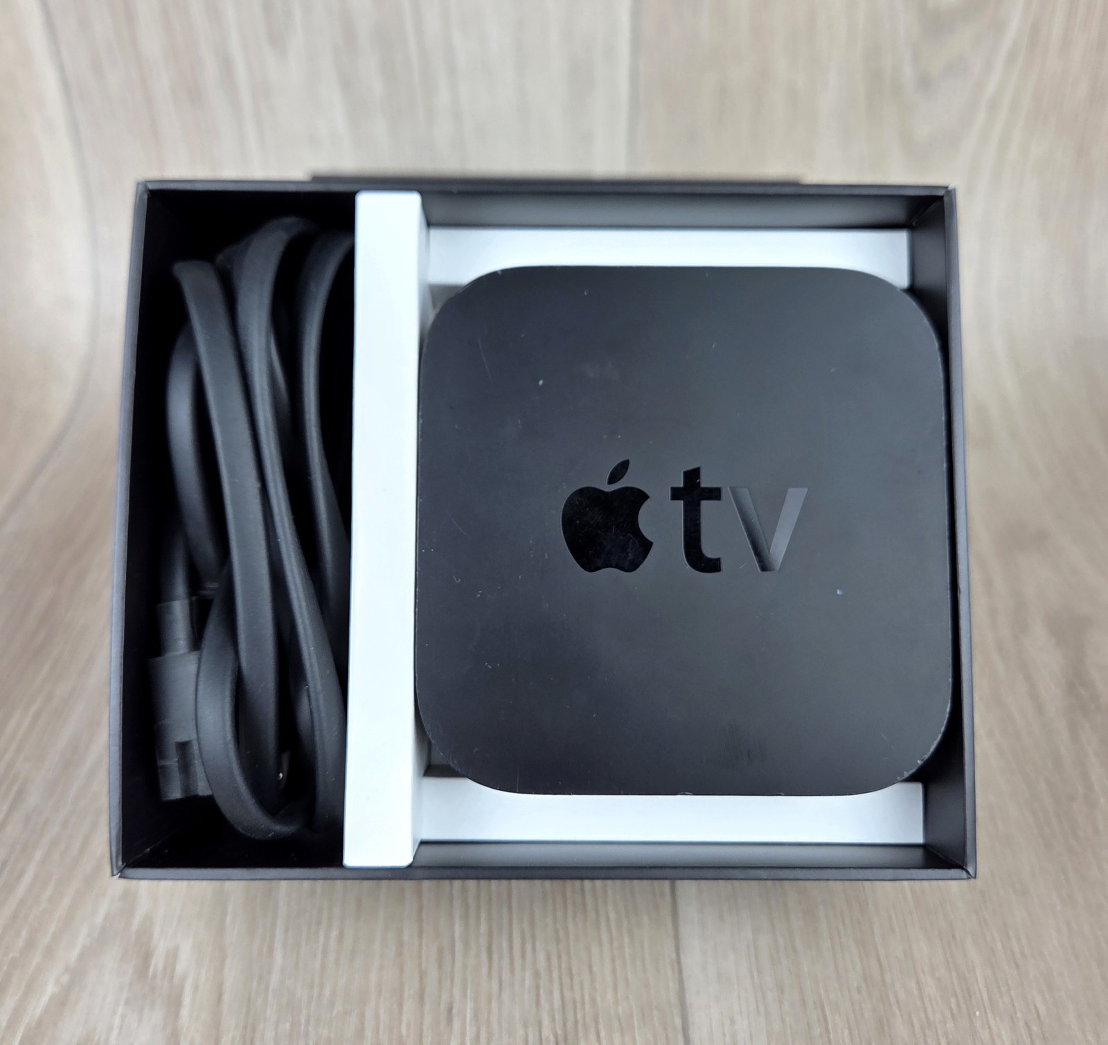 Apple TV Box 32GB Bluetooth Wi-Fi A1625 NO REMOTE