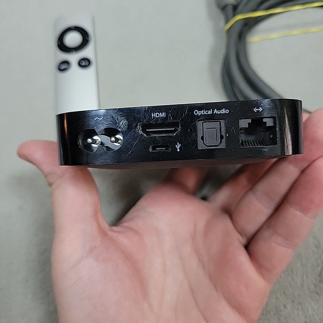 Apple TV 3rd Generation Model A1469 + Remote + Battery + HDMI (No Power Cable)