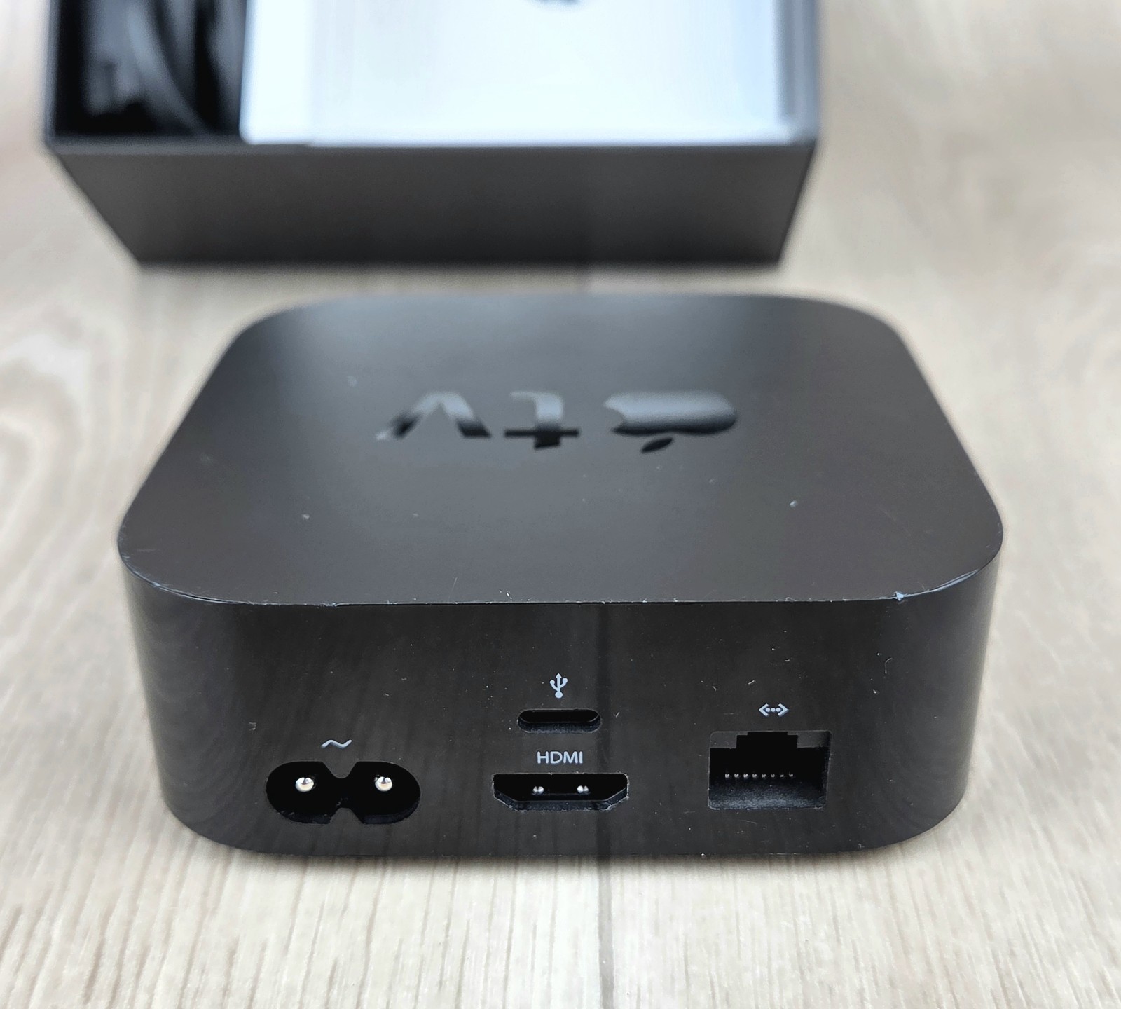 Apple TV Box 32GB Bluetooth Wi-Fi A1625 NO REMOTE