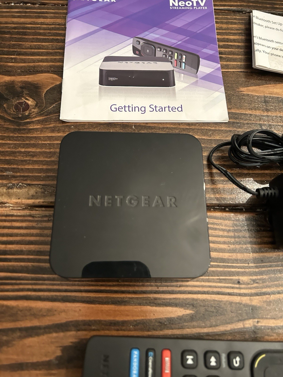 Netgear NTV300 NeoTV Streaming Media Player W/ Remote & power Adapter