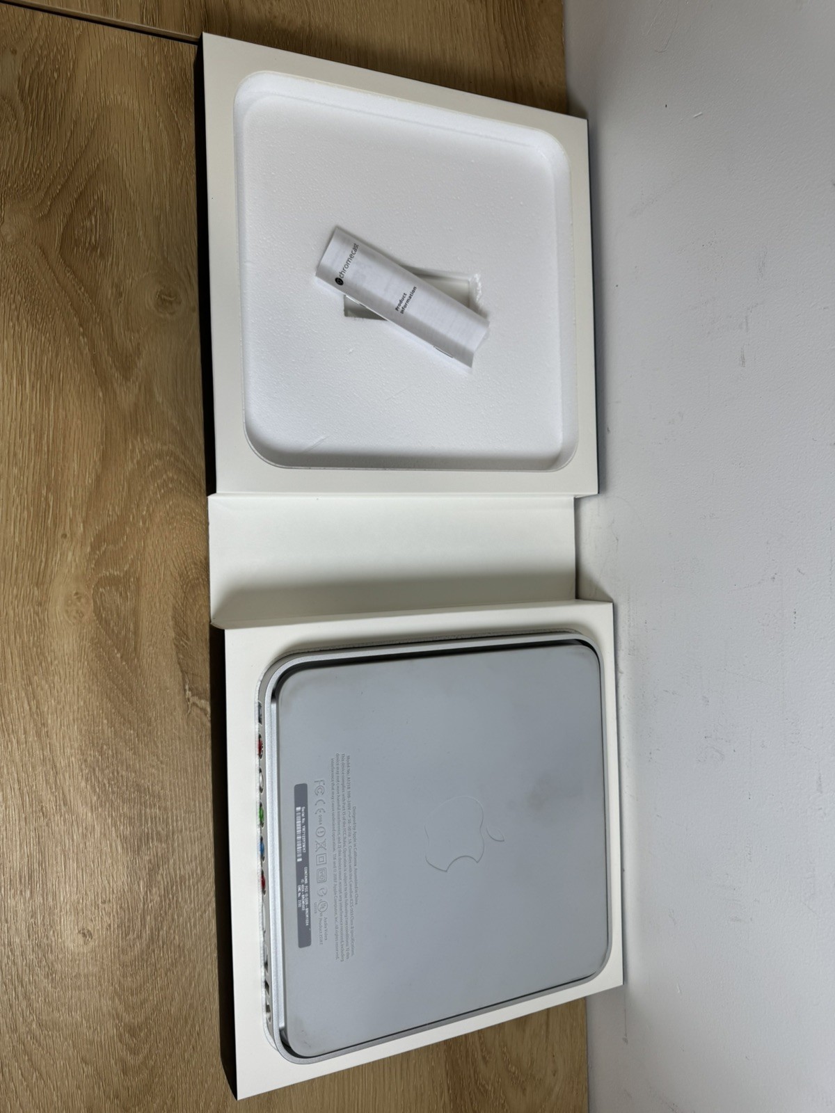 Apple TV (1st Generation) 40GB Media Streamer – A1218 NO REMOTE and no cables