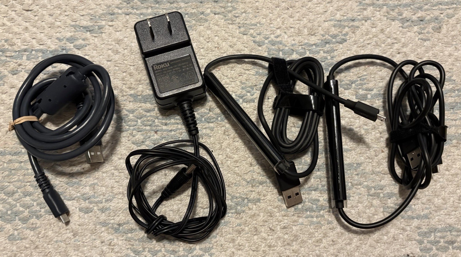 Roku Streaming Device Bundle x 4 – 2 Sticks 3820×2, 3960x, 4801x -All w/ Remotes