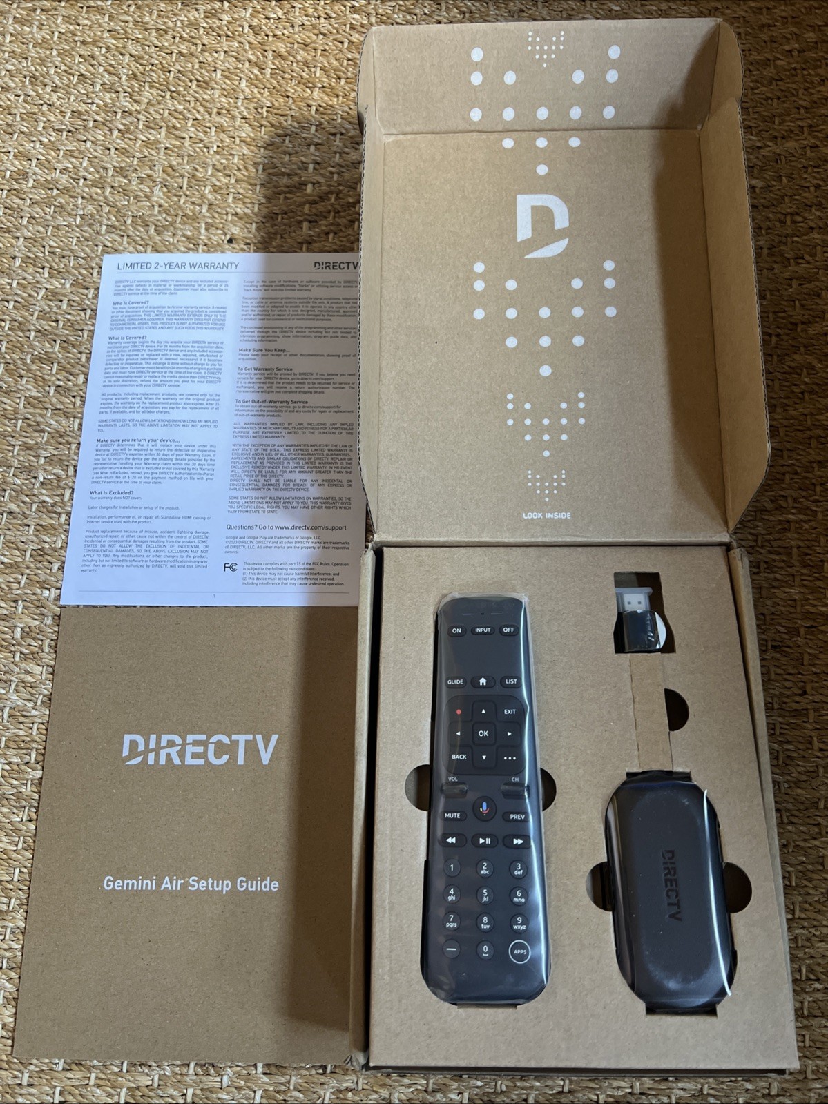 DIRECTV Gemini Air Streaming Device 4K Model P21KW-500 W/ AC Adapter and Remote