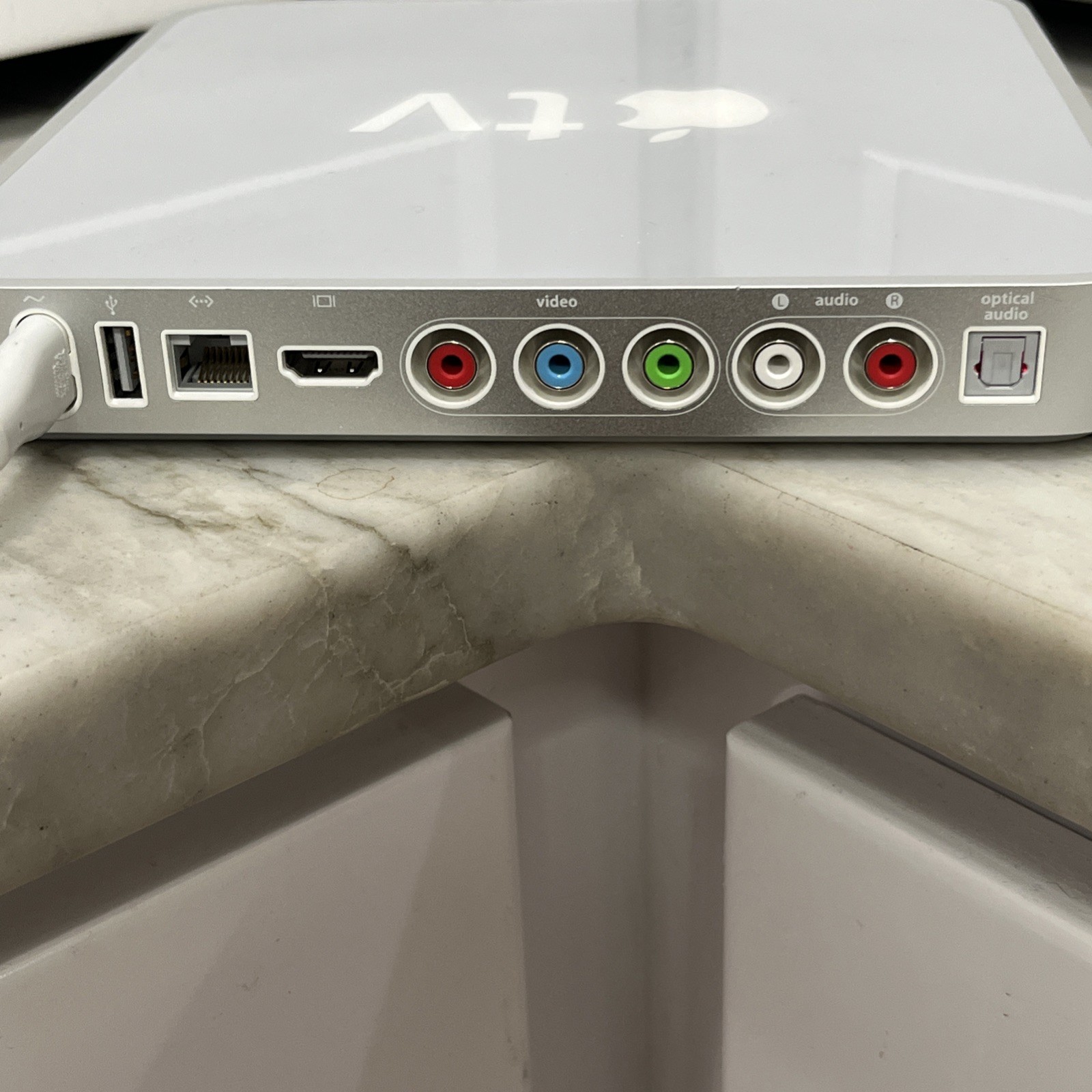 Apple TV A1218 (1st Generation) 160GB Media Streamer –