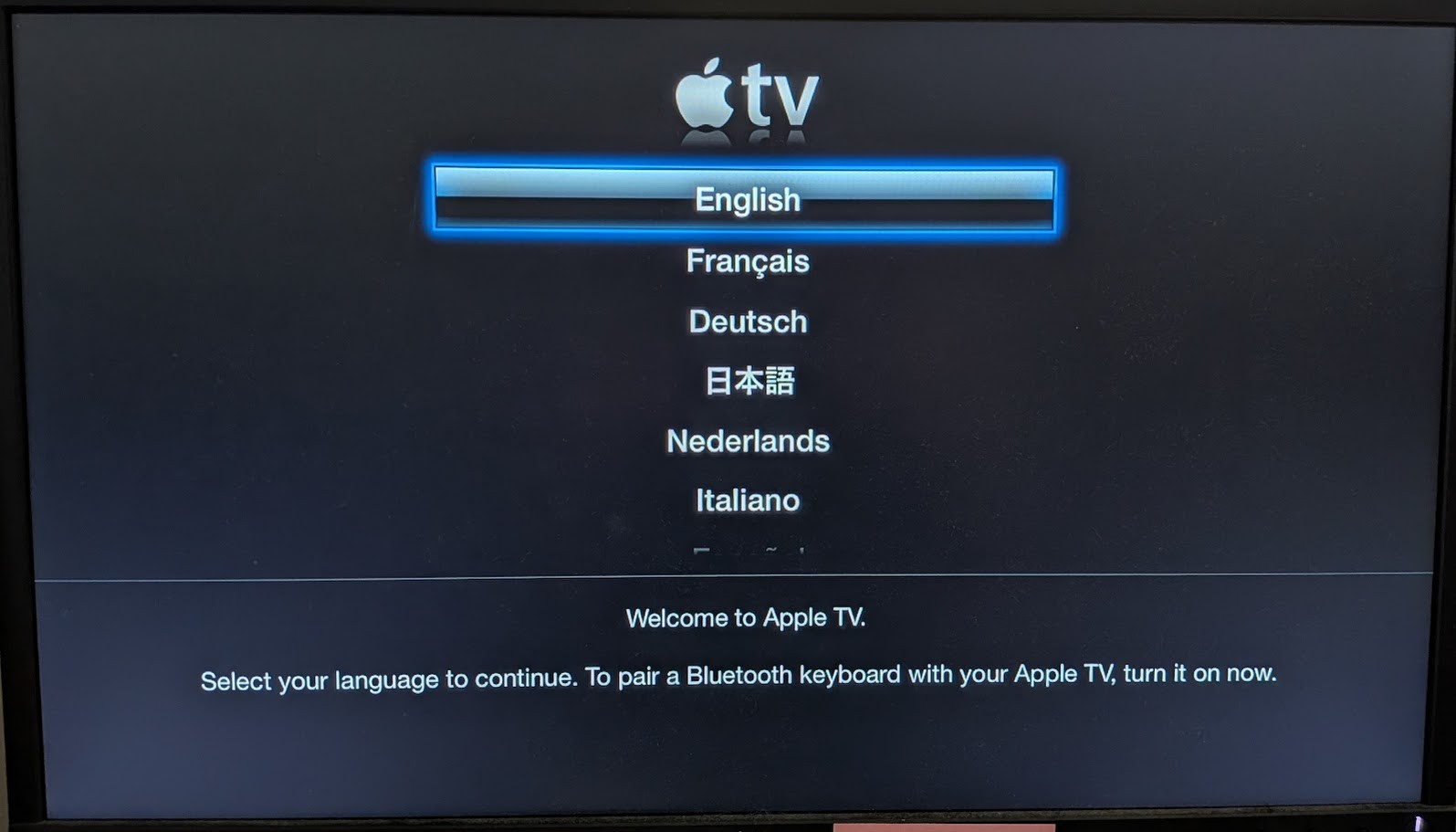 2nd Gen Apple TV (A1378 MC572LL/A) w/ Remote, Power Cord and HDMI Cable