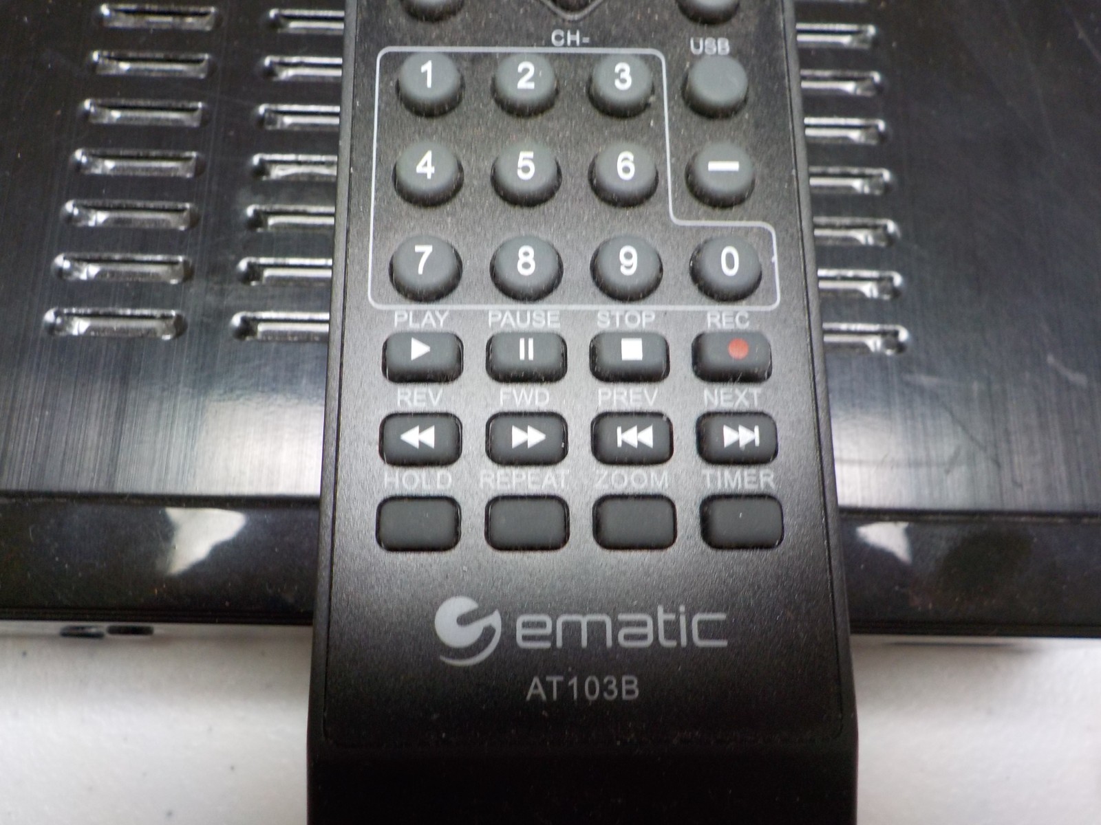 Ematic Digital Converter, Digital TV Converter Box & Remote AT103B-Good Shape